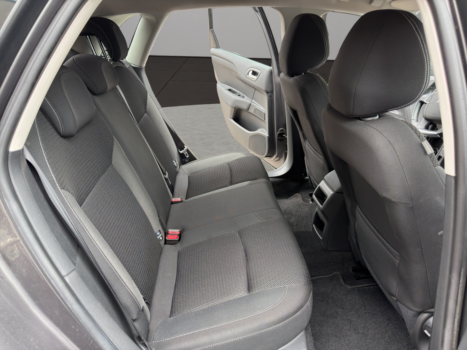 CITROEN C4 1.2 Pure Tech Feel Automatic-image-17