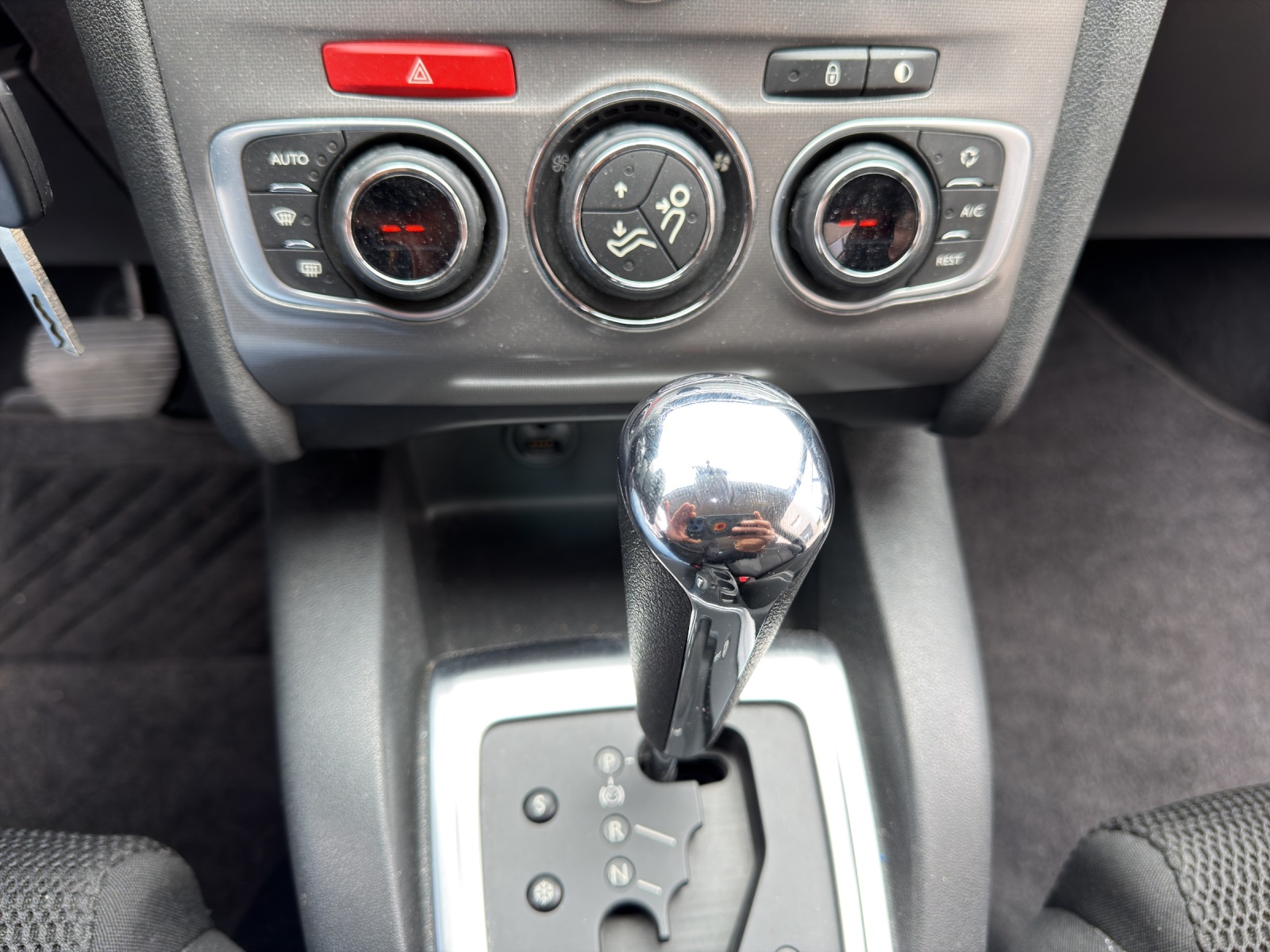 CITROEN C4 1.2 Pure Tech Feel Automatic-image-15