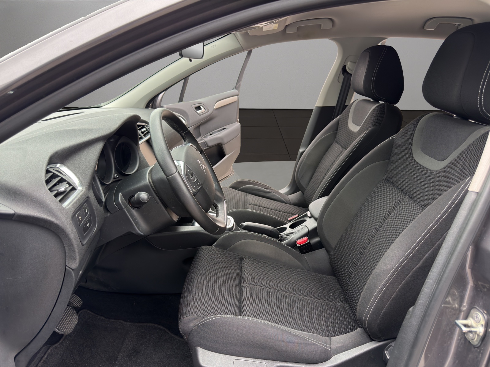 CITROEN C4 1.2 Pure Tech Feel Automatic-image-8