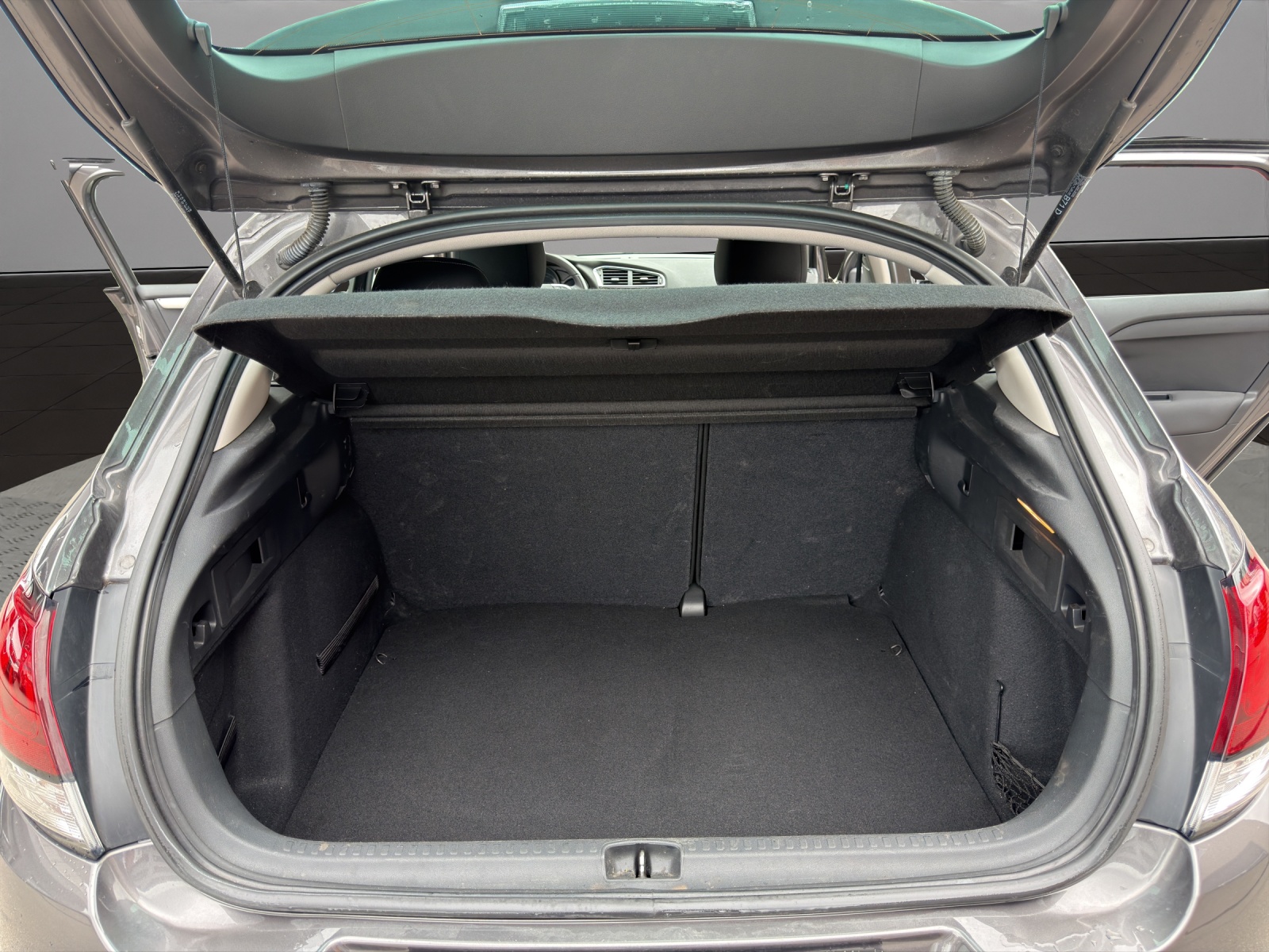 CITROEN C4 1.2 Pure Tech Feel Automatic-image-18