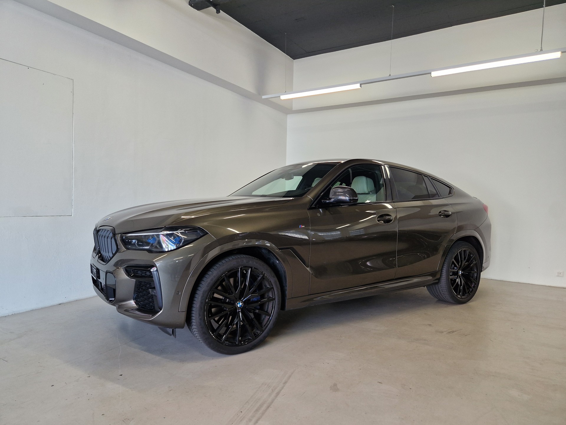 BMW X6 M50i Steptronic-image-1