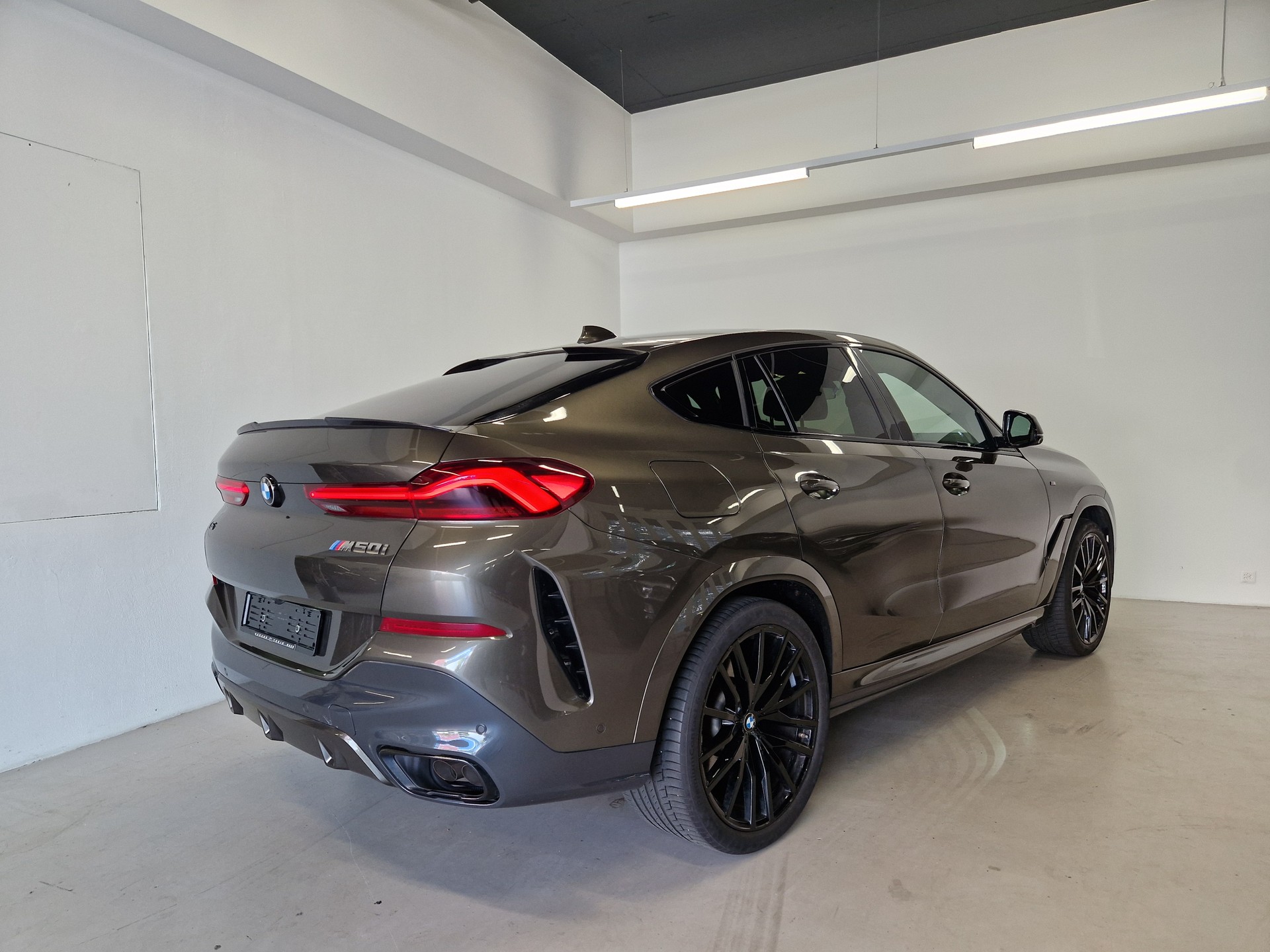 BMW X6 M50i Steptronic-image-3