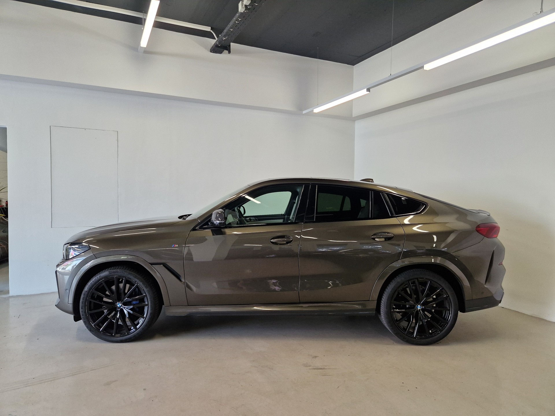 BMW X6 M50i Steptronic-image-2
