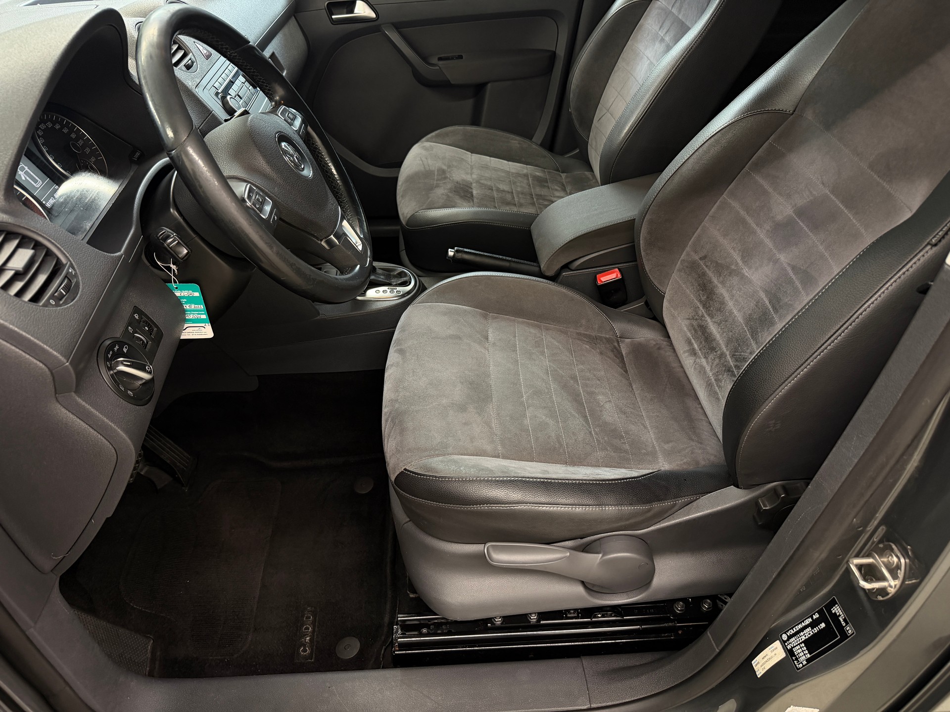 VW Caddy 2.0 TDI 4Motion Highline DSG-image-11