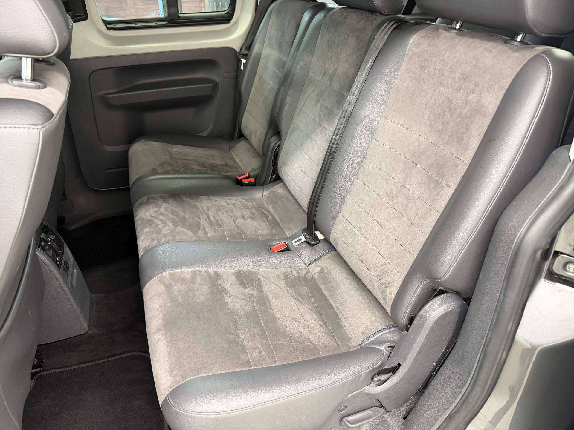 VW Caddy 2.0 TDI 4Motion Highline DSG-image-13