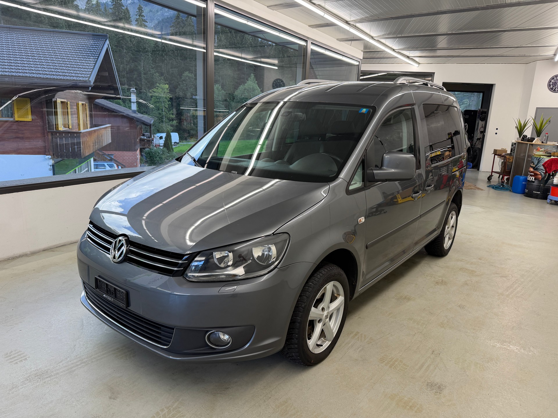 VW Caddy 2.0 TDI 4Motion Highline DSG-image-8