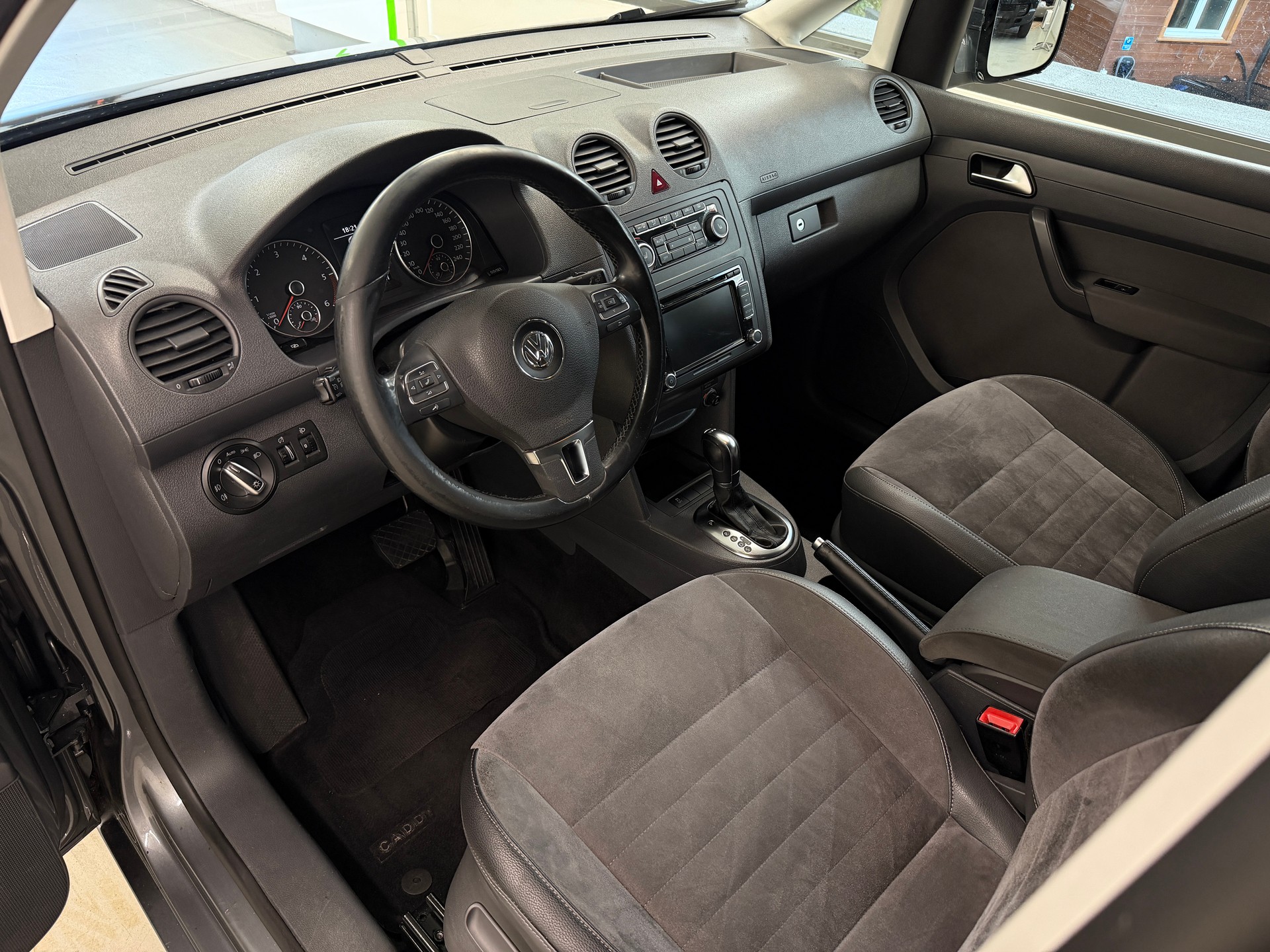 VW Caddy 2.0 TDI 4Motion Highline DSG-image-10