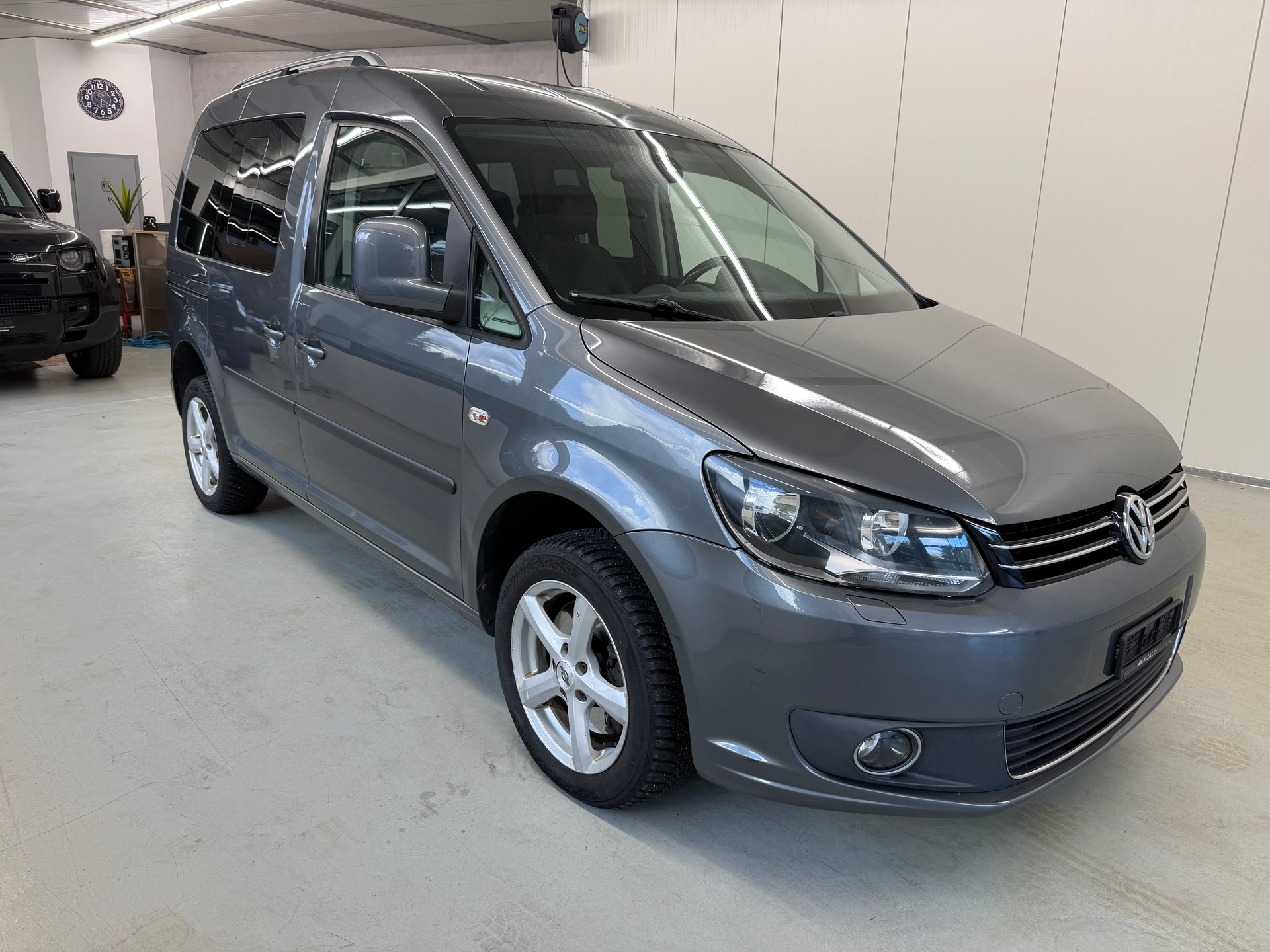 VW Caddy 2.0 TDI 4Motion Highline DSG-image-1