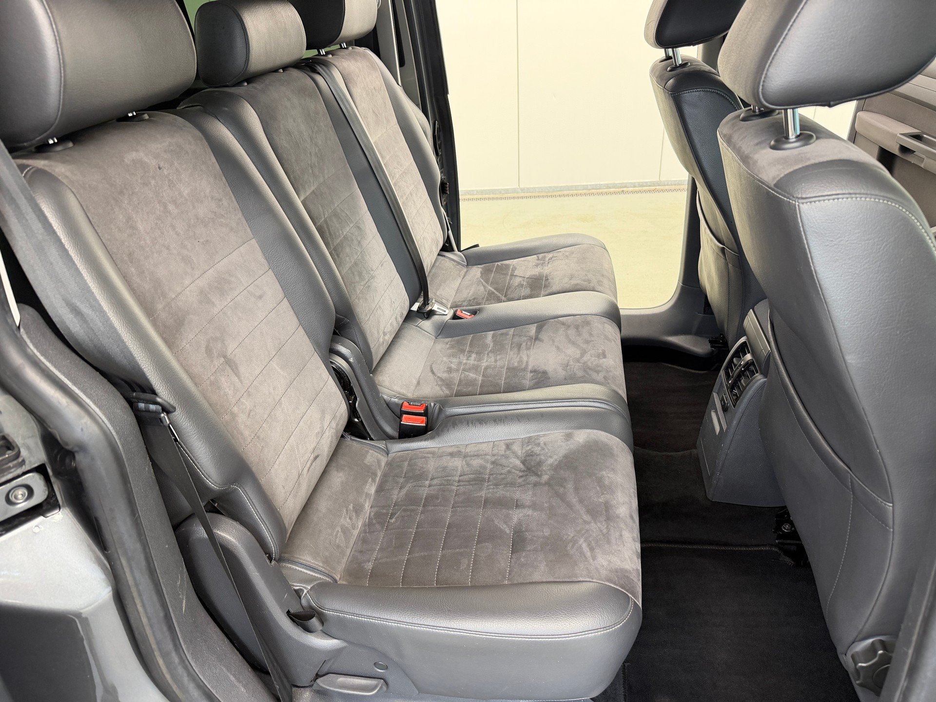 VW Caddy 2.0 TDI 4Motion Highline DSG-image-16