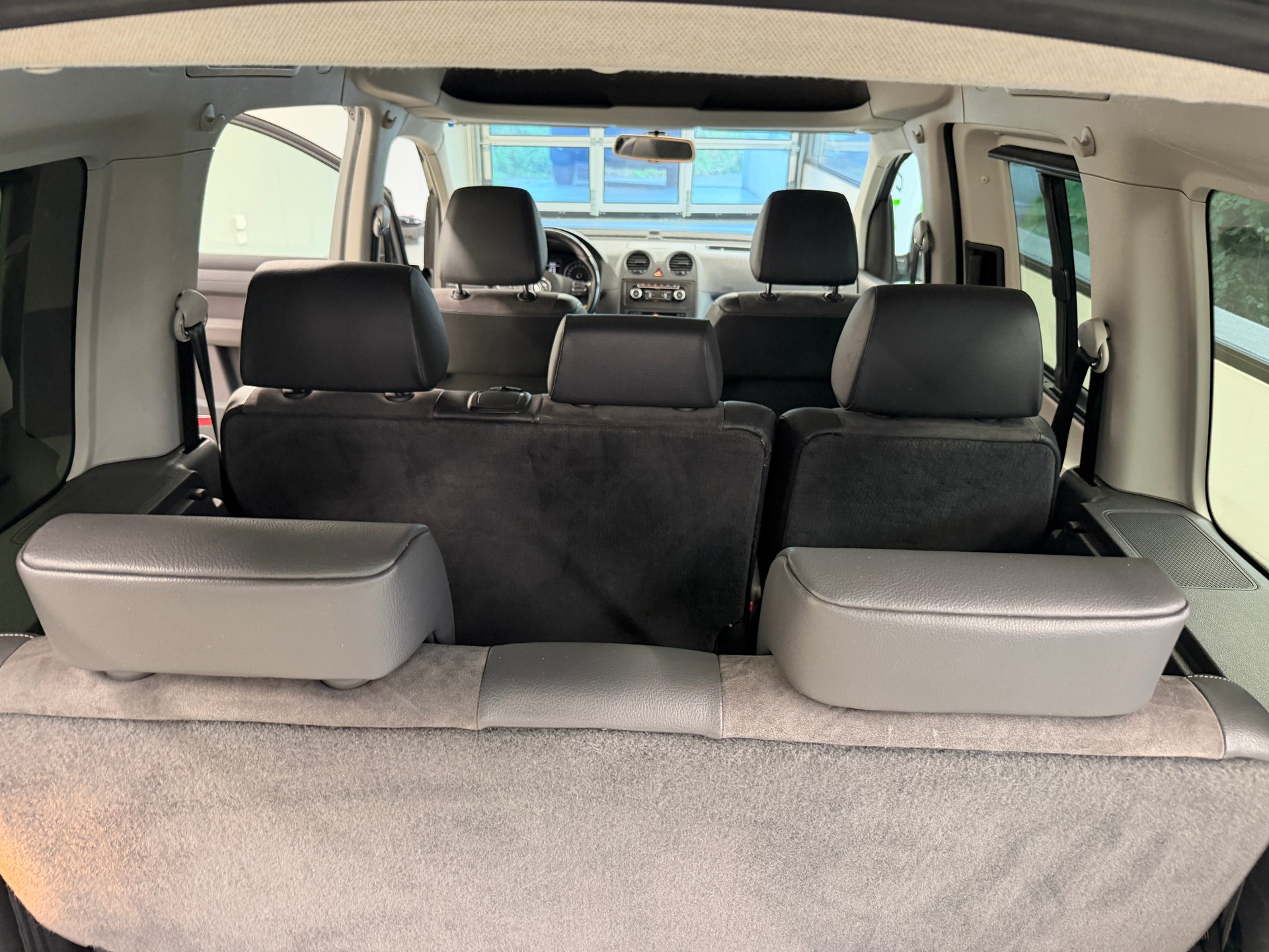 VW Caddy 2.0 TDI 4Motion Highline DSG-image-15