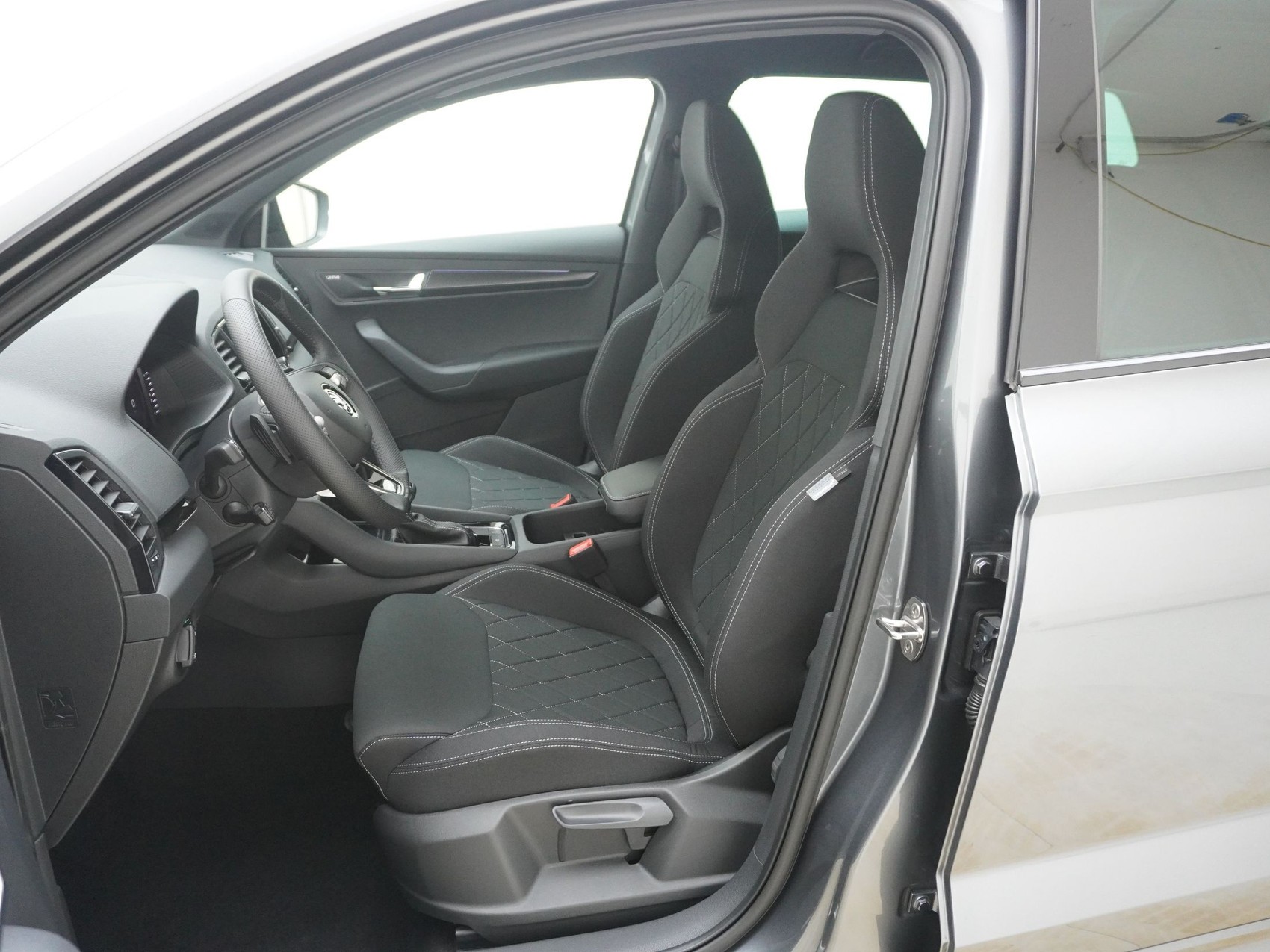 SKODA Karoq 1.5 TSI SportLine DSG-image-12