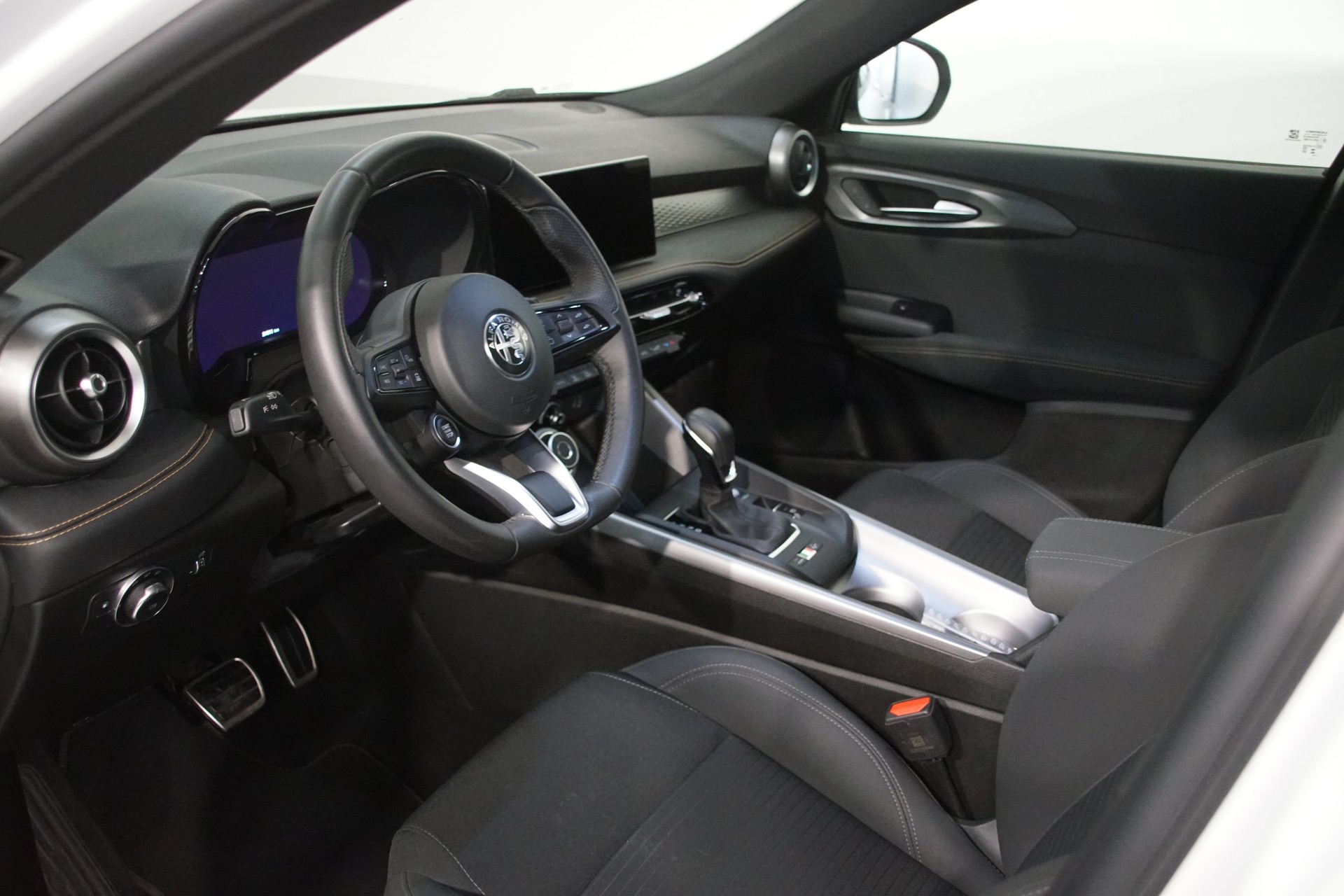 ALFA ROMEO Tonale 1.3 Plug-in-Hybrid Q4 Swiss Sprint Edition-image-9