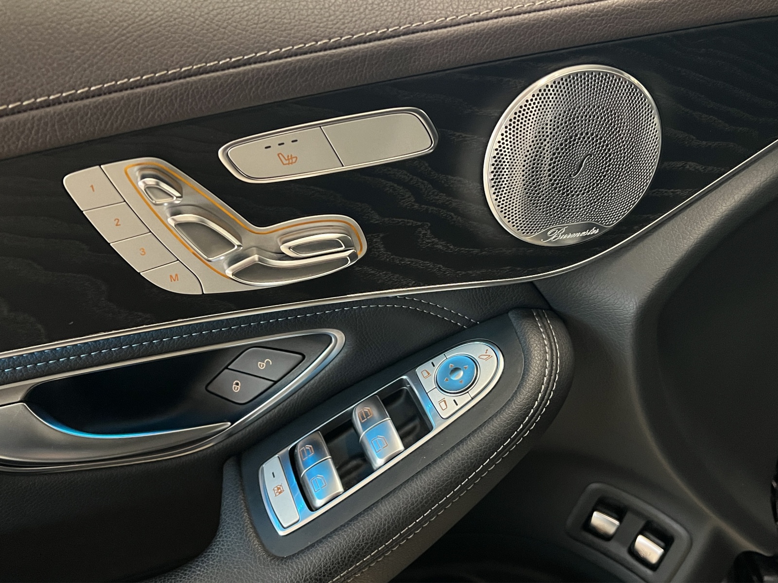 MERCEDES-BENZ GLC 350 e AMG Line 4Matic 7G-Tronic-image-12