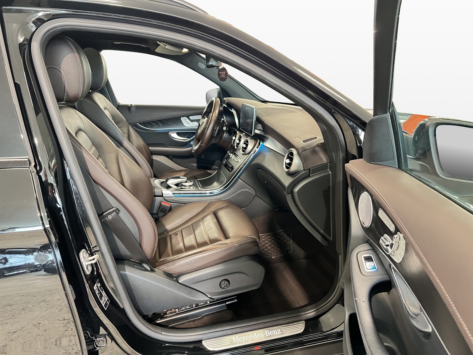 MERCEDES-BENZ GLC 350 e AMG Line 4Matic 7G-Tronic-image-8