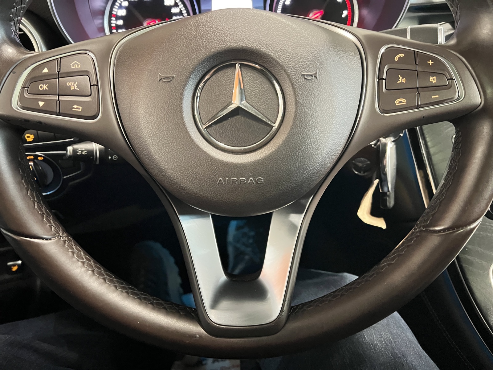 MERCEDES-BENZ GLC 350 e AMG Line 4Matic 7G-Tronic-image-21