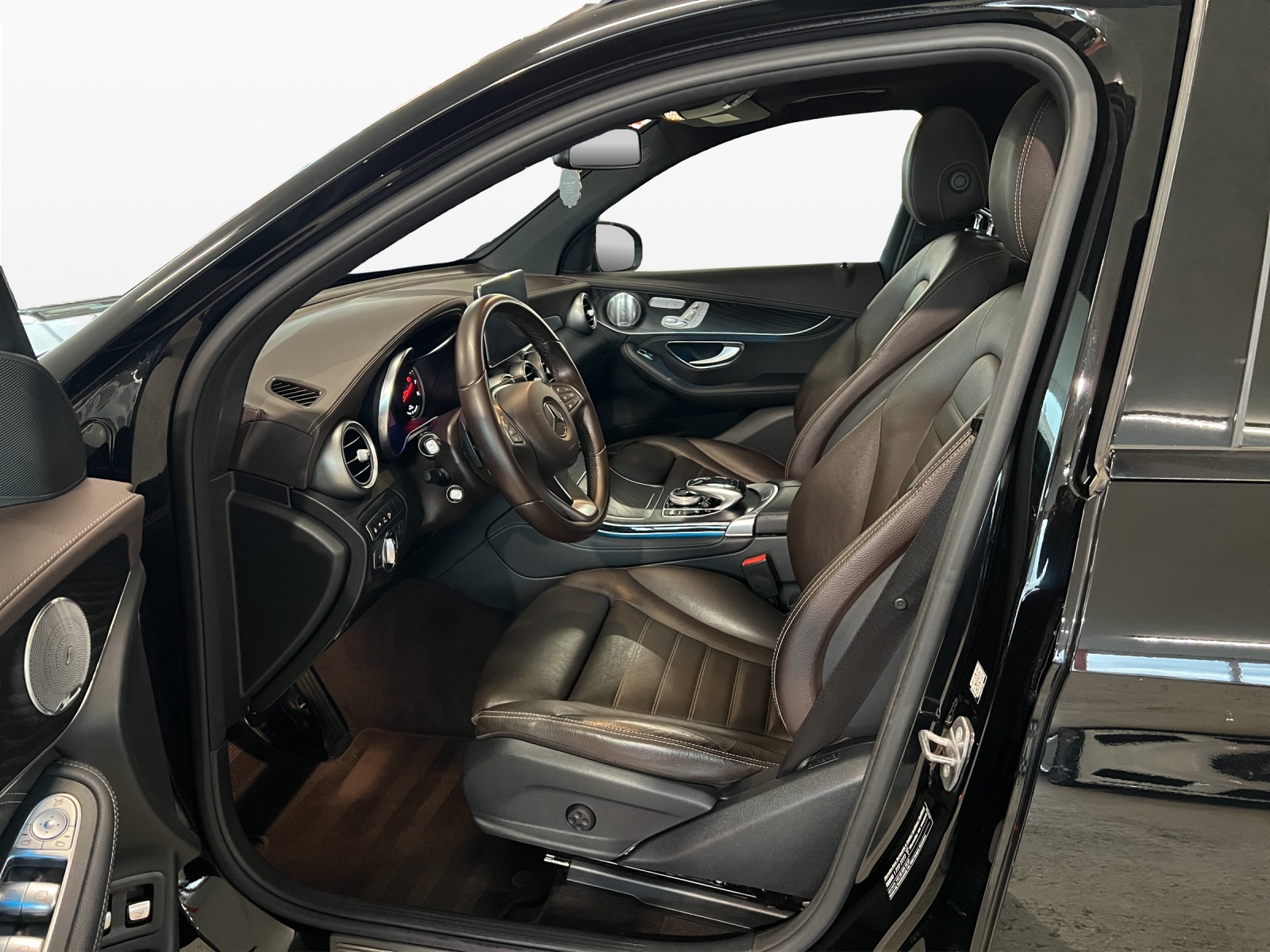 MERCEDES-BENZ GLC 350 e AMG Line 4Matic 7G-Tronic-image-11