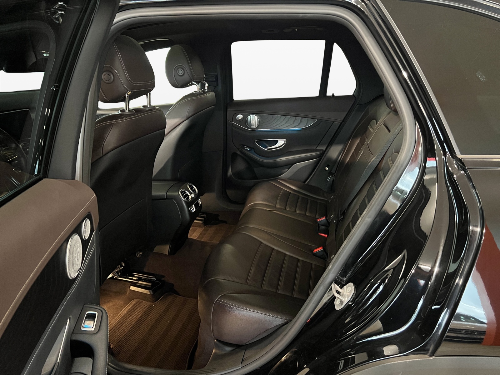 MERCEDES-BENZ GLC 350 e AMG Line 4Matic 7G-Tronic-image-14