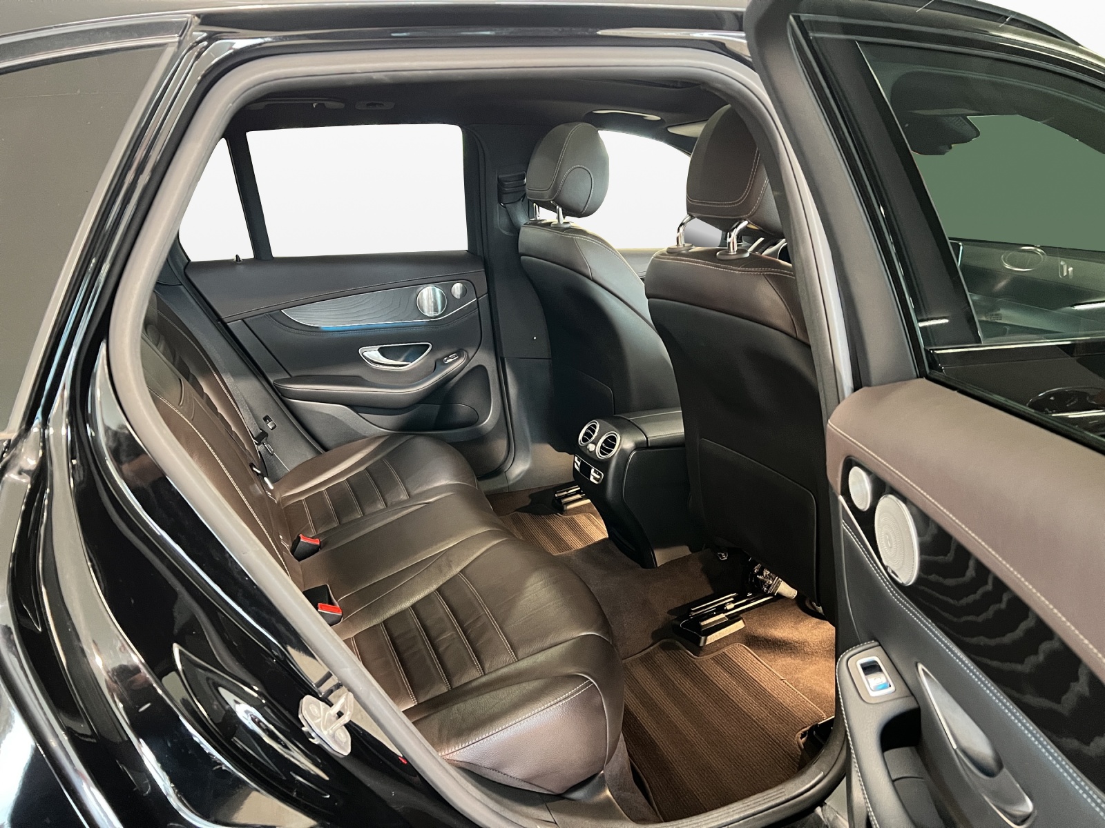 MERCEDES-BENZ GLC 350 e AMG Line 4Matic 7G-Tronic-image-10