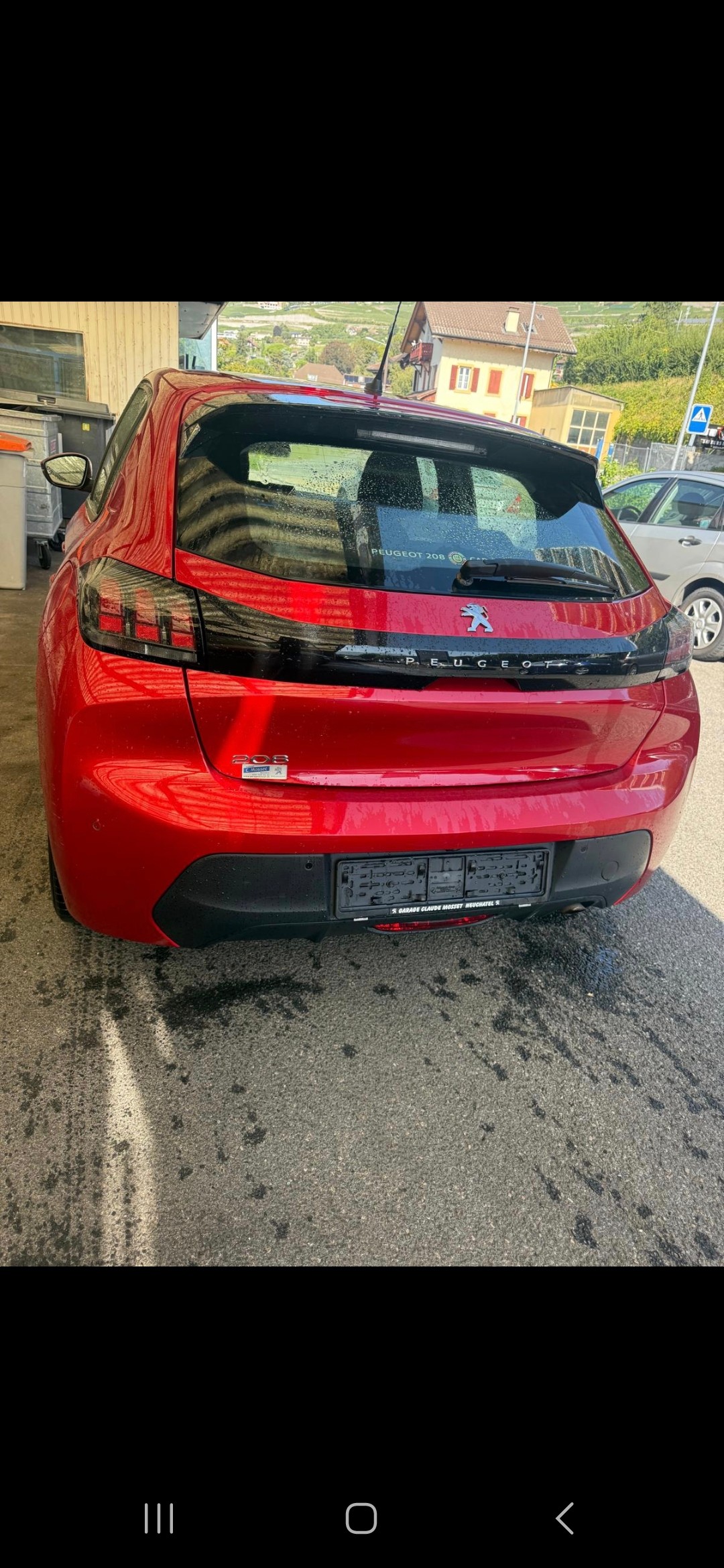 PEUGEOT 208 1.2 PureTech Allure-image-2