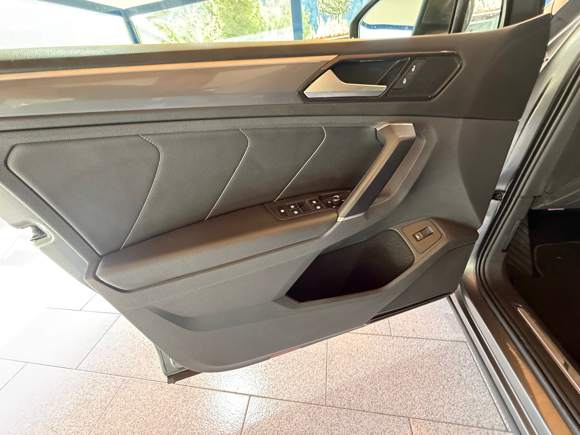 VW Tiguan 2.0TSI Highline 4Motion DSG-image-5