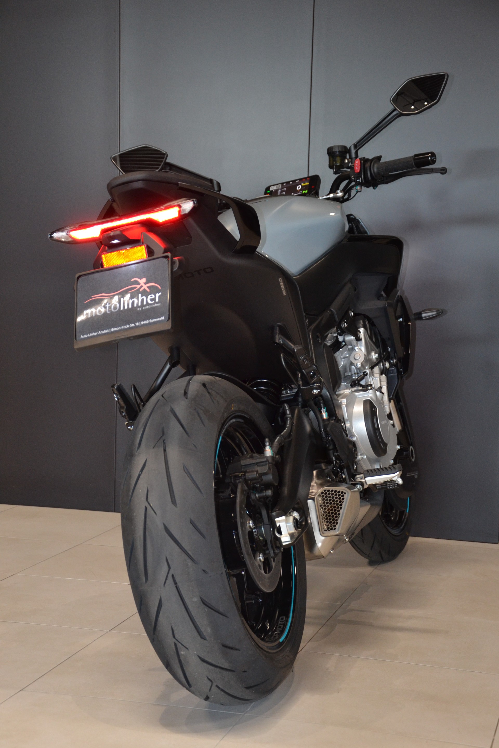 CF MOTO 675 NK-image-3