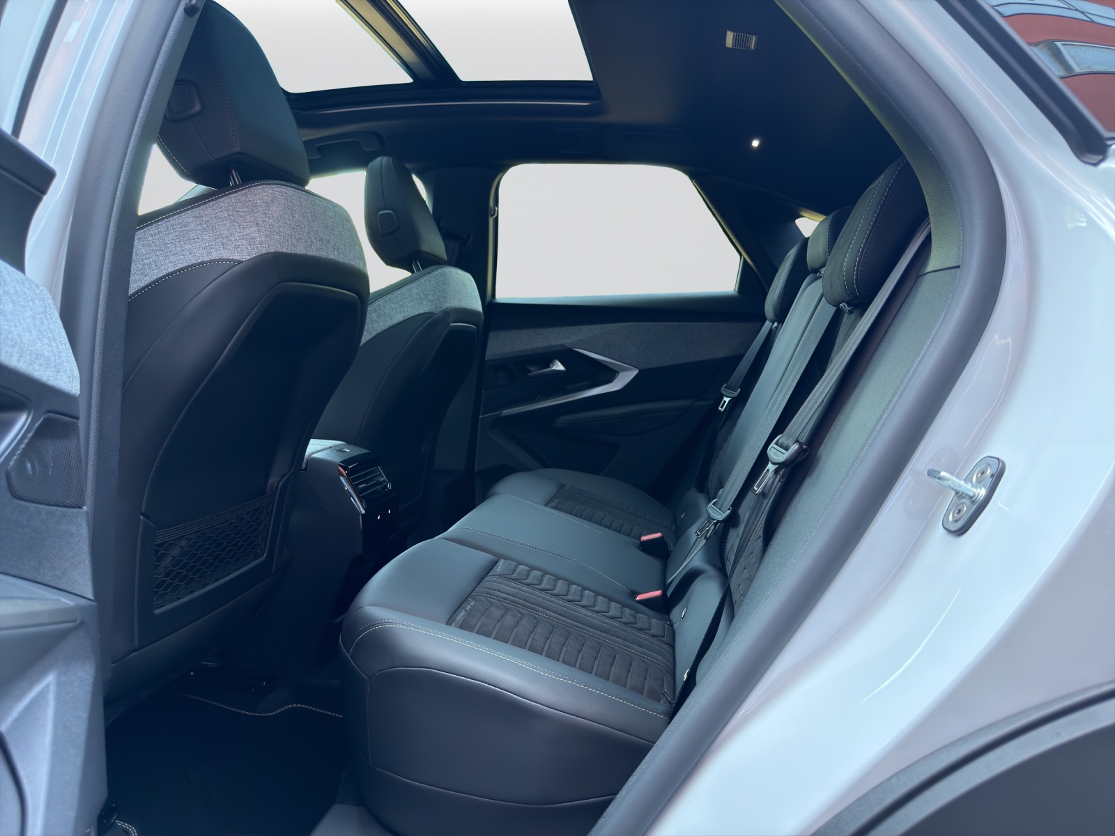 PEUGEOT 3008 NEW 145 e-DCS GT-image-7