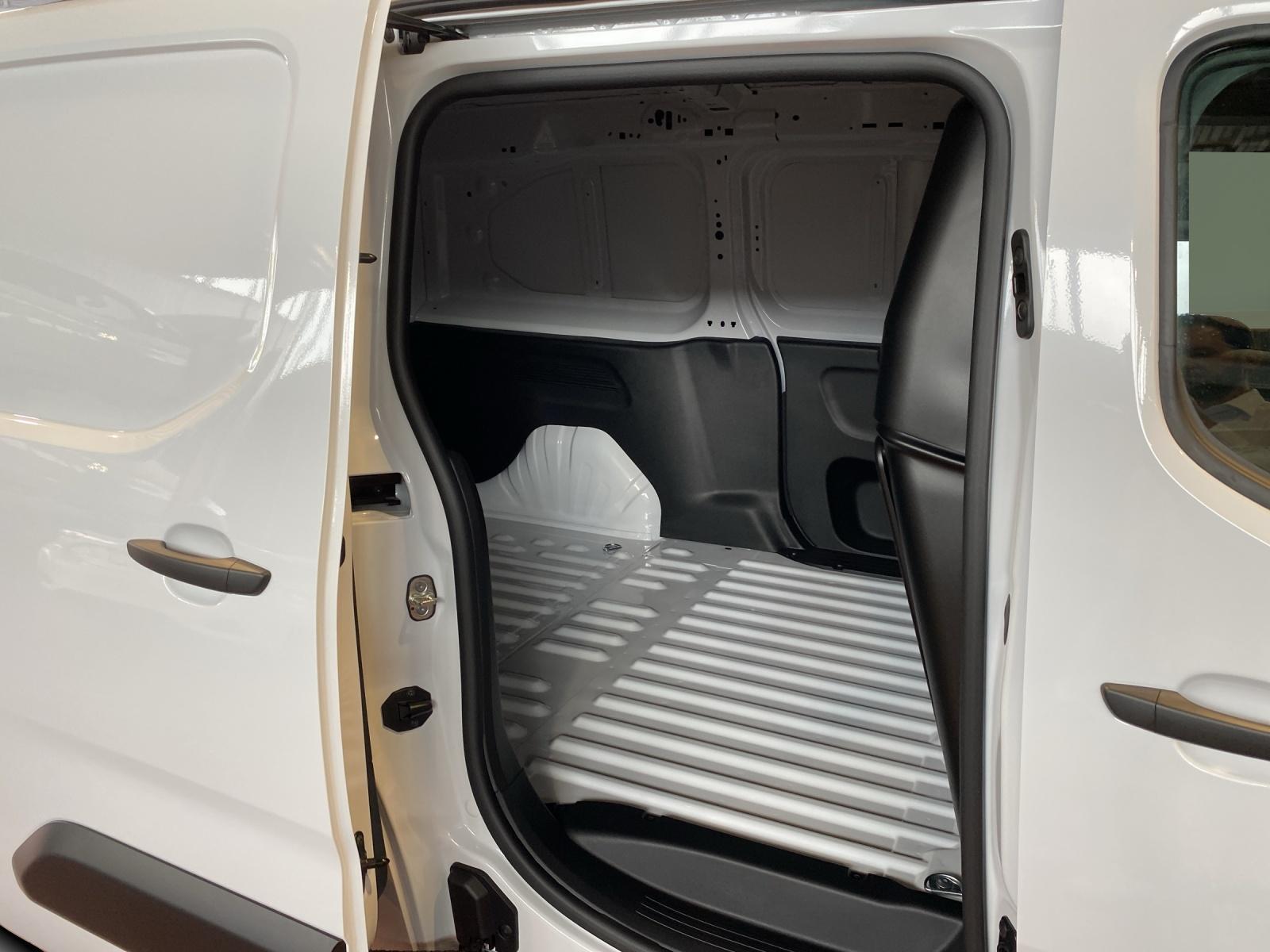TOYOTA PROACE CITY Van L2 1.2 Active-image-8