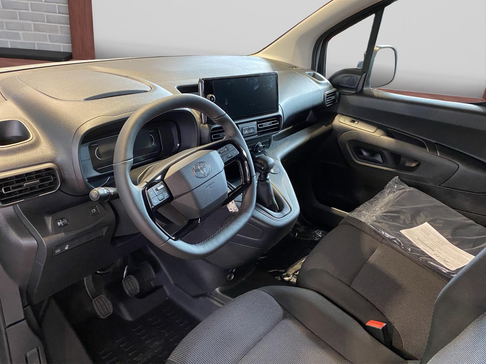 TOYOTA PROACE CITY Van L2 1.2 Active-image-6