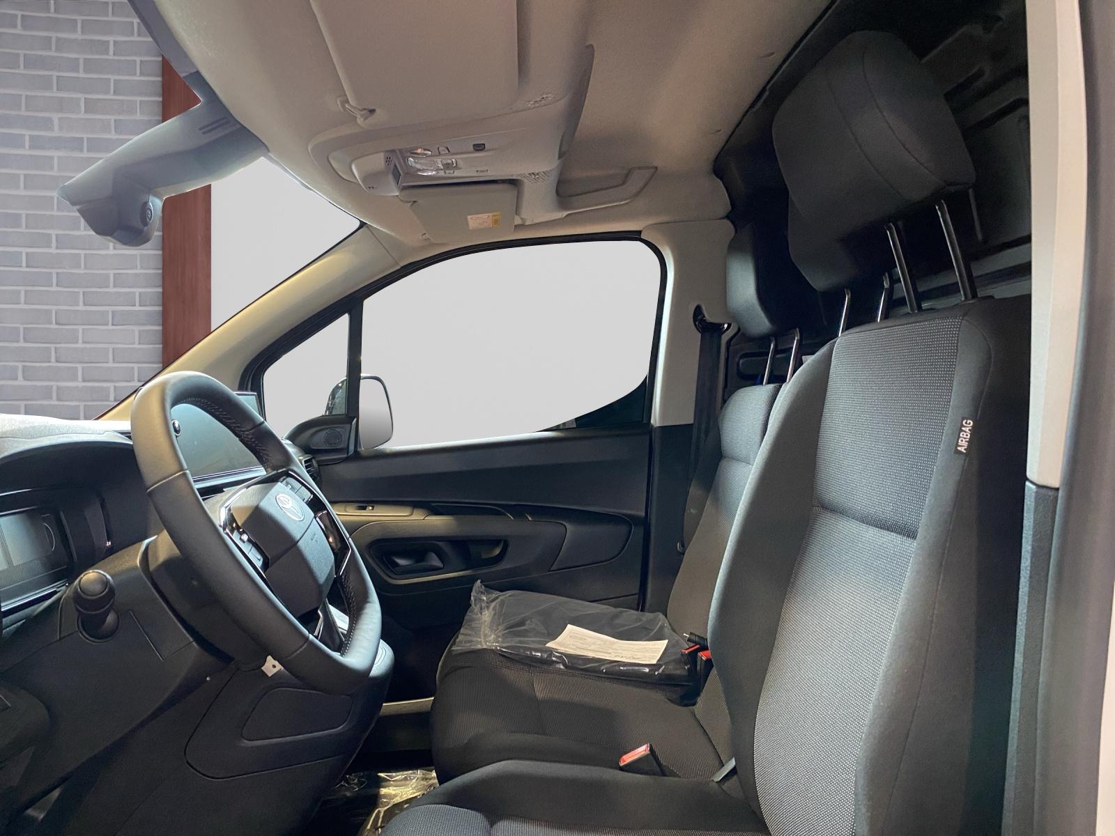 TOYOTA PROACE CITY Van L2 1.2 Active-image-7