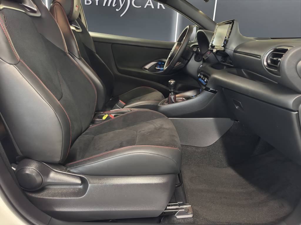 TOYOTA Yaris 1.6 GR Sport-image-10