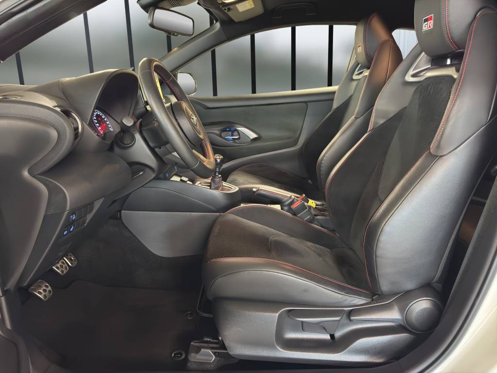 TOYOTA Yaris 1.6 GR Sport-image-7