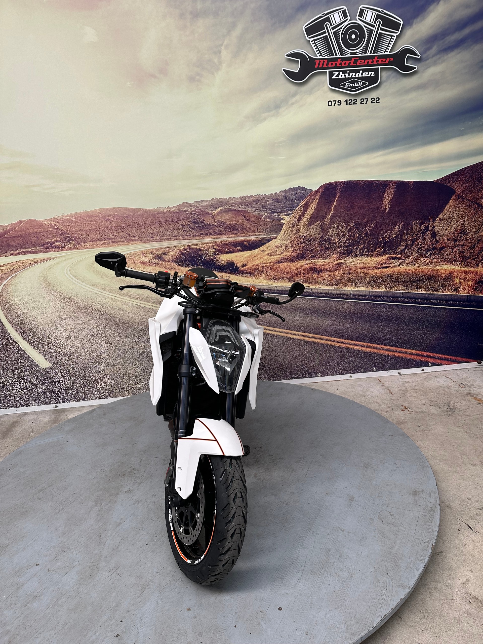 KTM 1290 Super Duke R-showroom-element-2