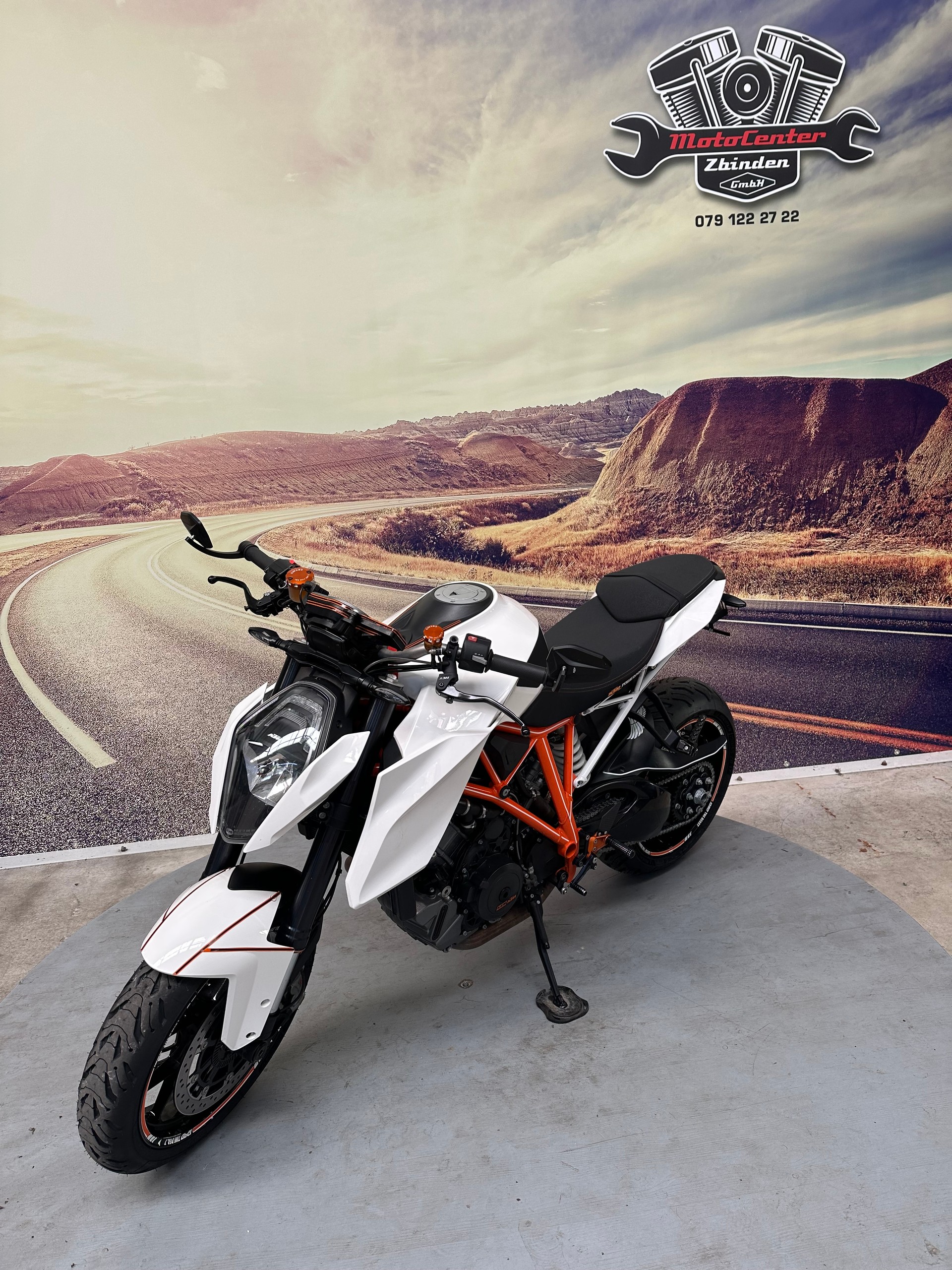 KTM 1290 Super Duke R-showroom-element-3