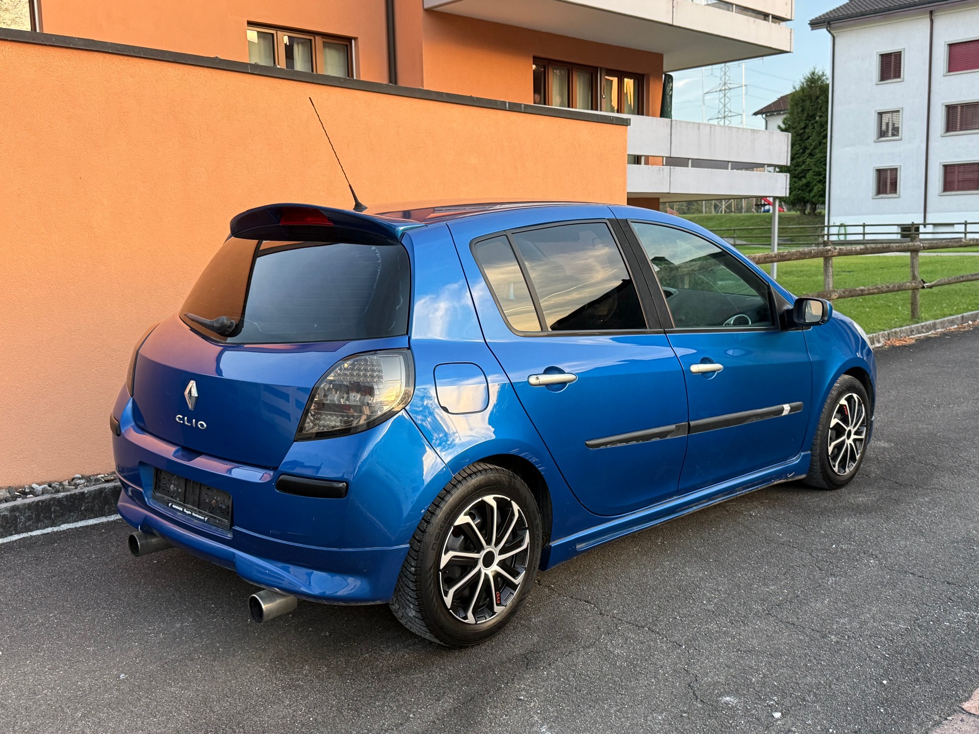 RENAULT Clio 1.2 16V Turbo Rip Curl-image-10
