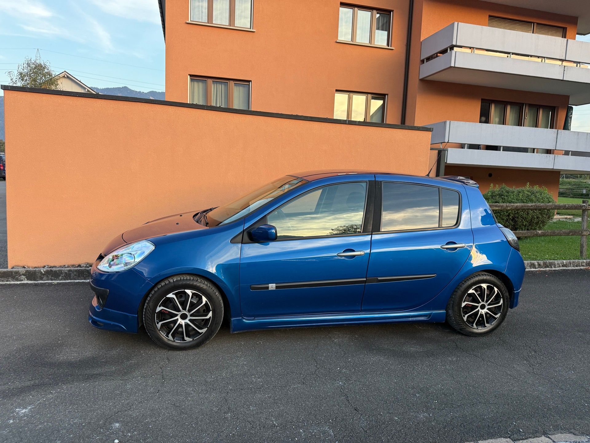 RENAULT Clio 1.2 16V Turbo Rip Curl-image-2