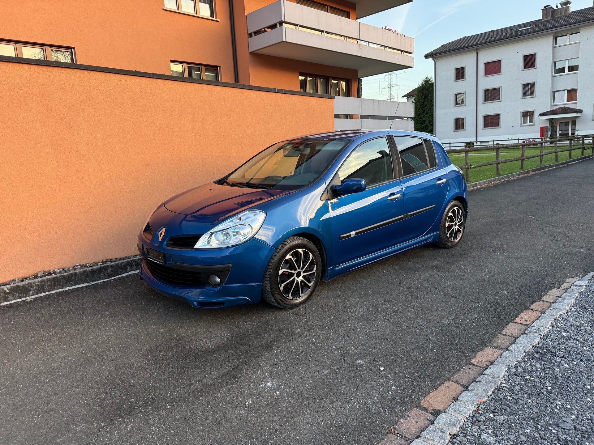 RENAULT Clio 1.2 16V Turbo Rip Curl-image-3