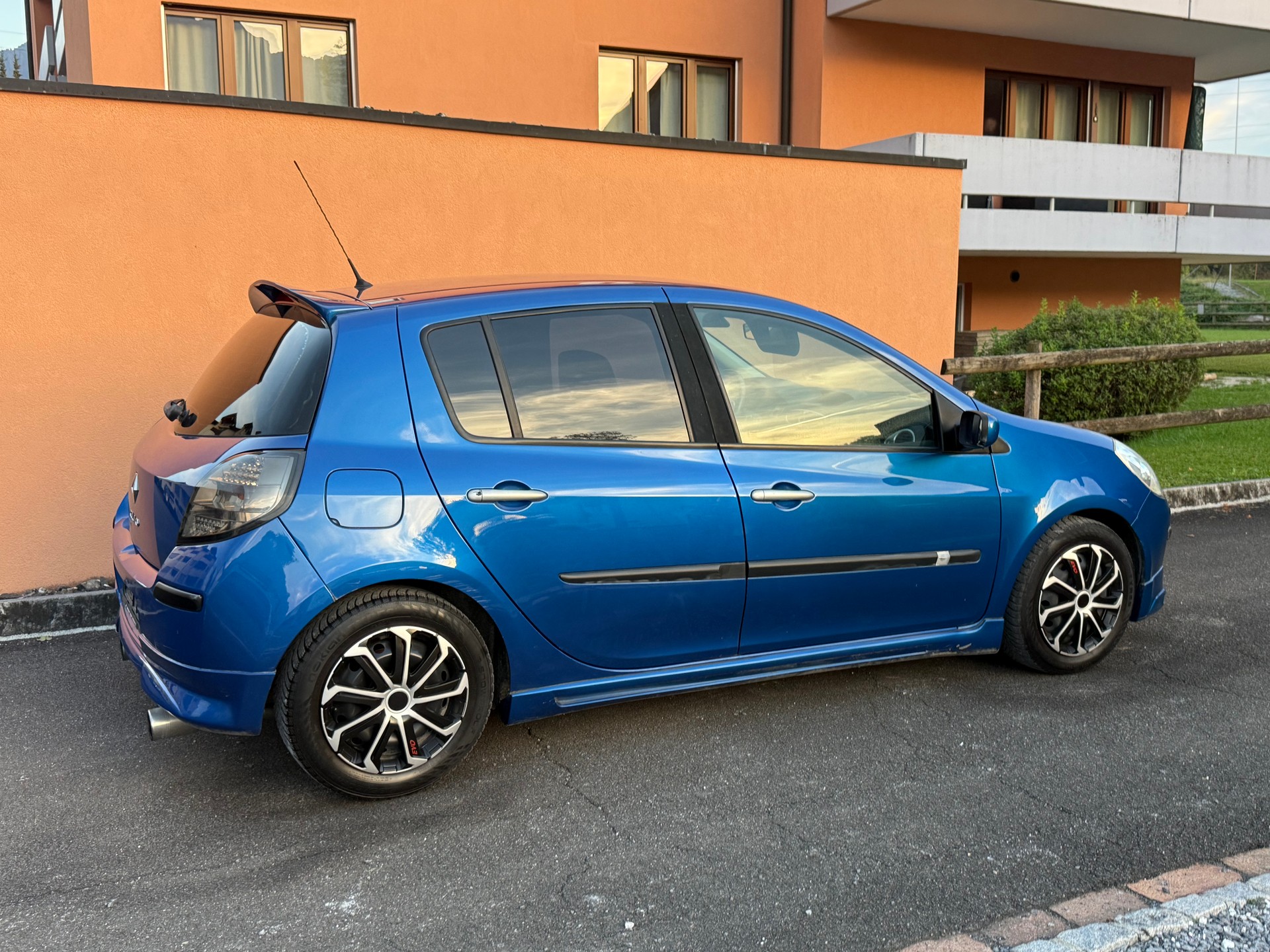 RENAULT Clio 1.2 16V Turbo Rip Curl-image-9