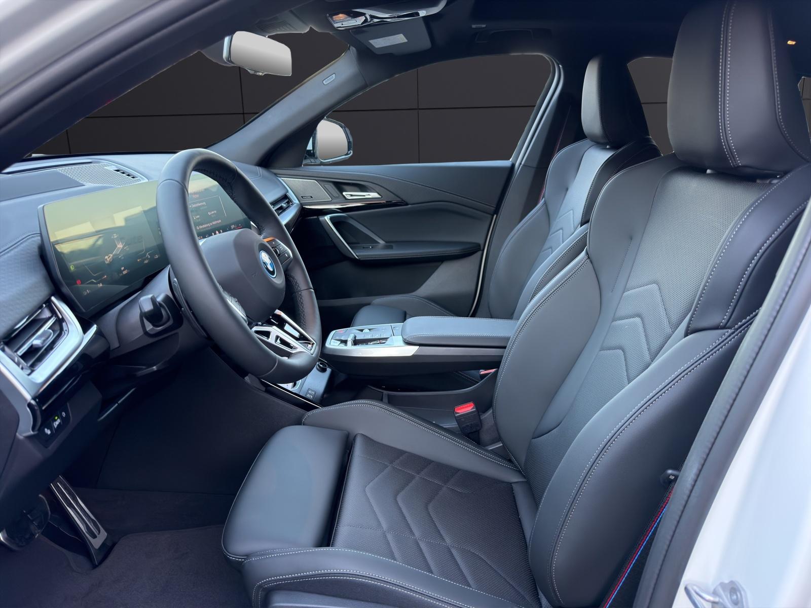 BMW iX2 U10 30 xDrive-image-1