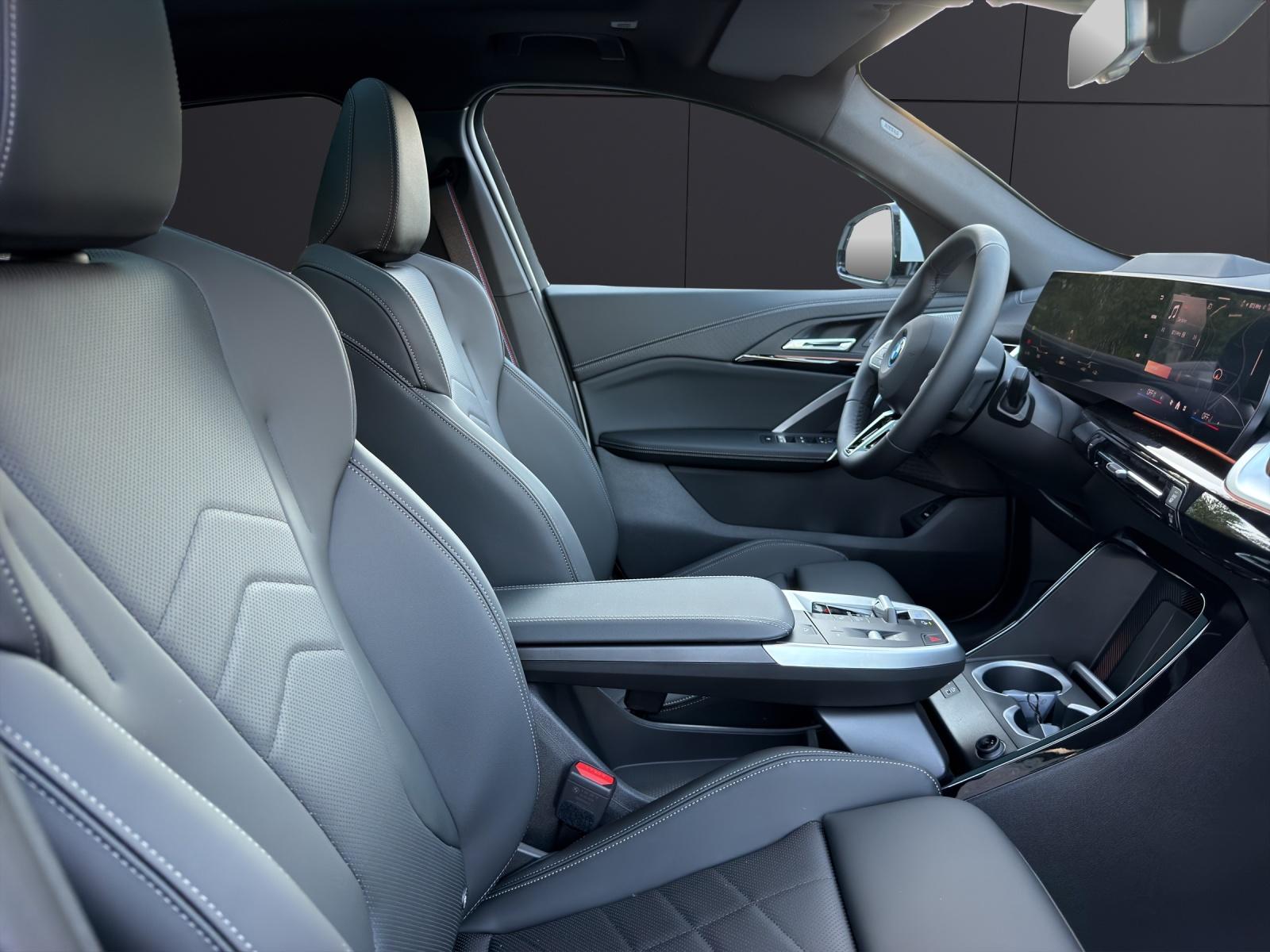 BMW iX2 U10 30 xDrive-image-18