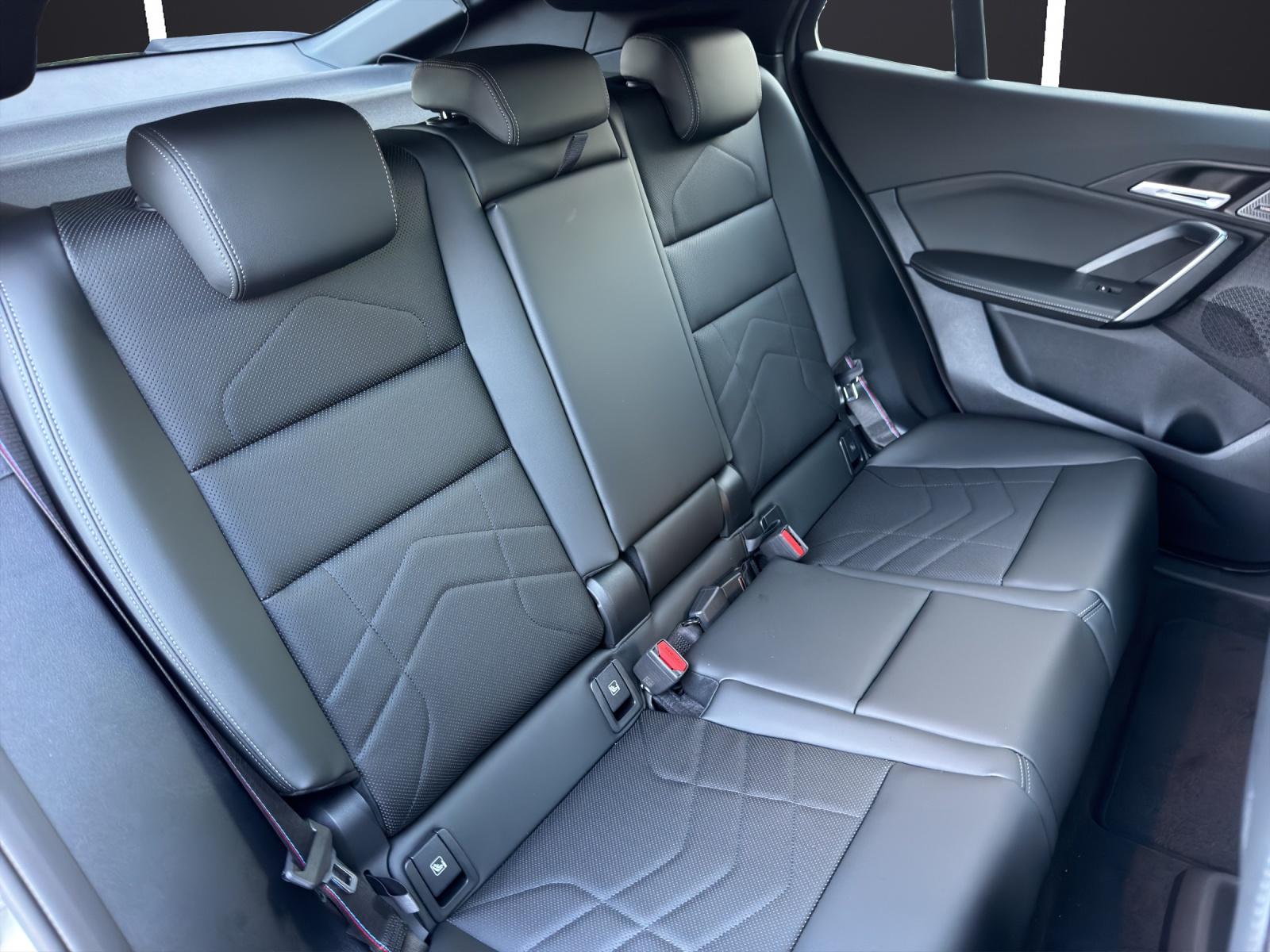 BMW iX2 U10 30 xDrive-image-13