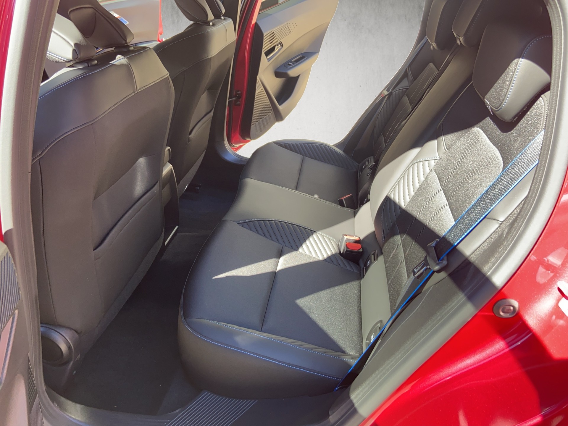 RENAULT Clio 1.8 E-Tech Esprit Alpine-image-9