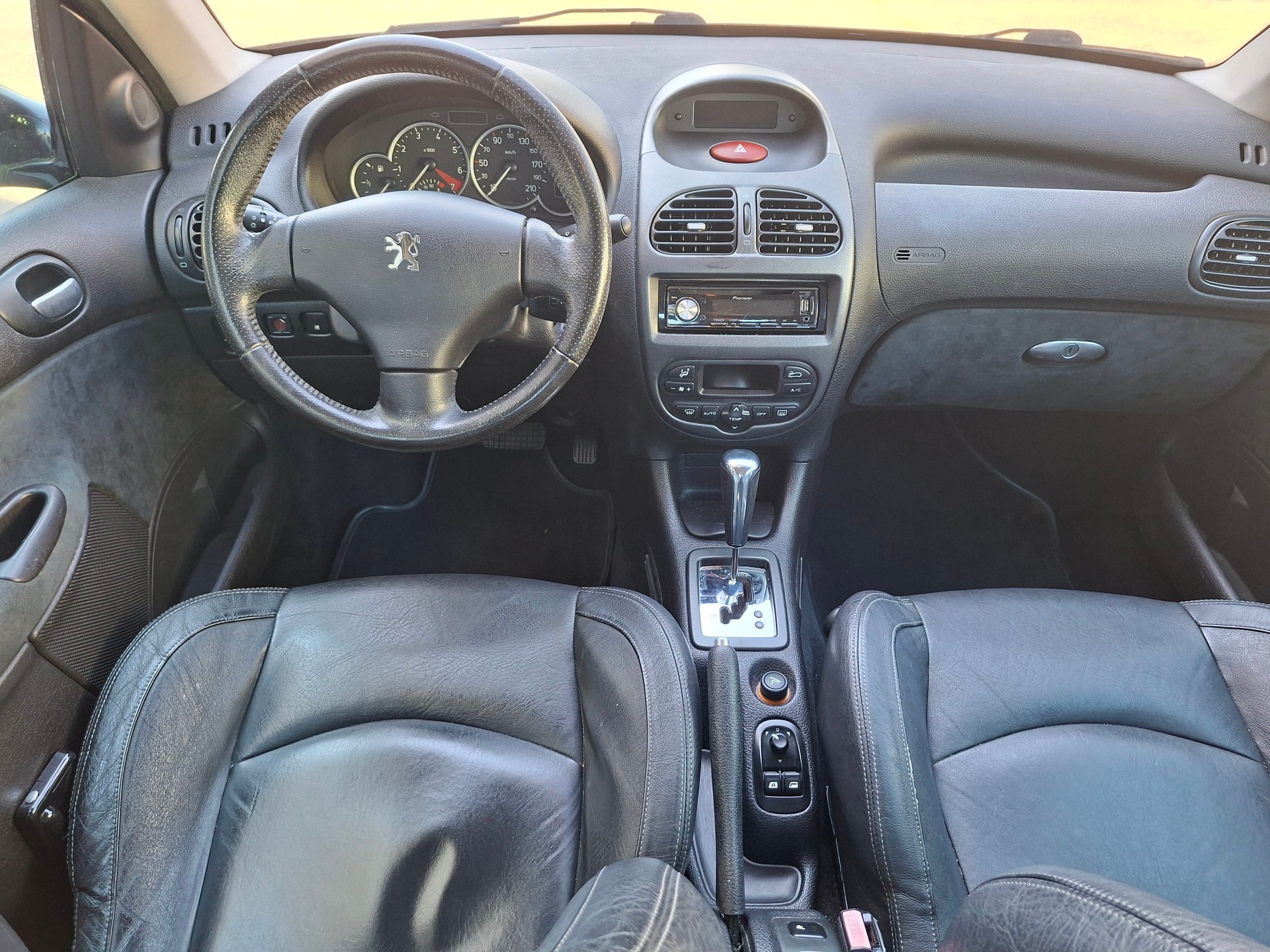 PEUGEOT 206 1.6 16V (XT) Premium Automatik-image-8
