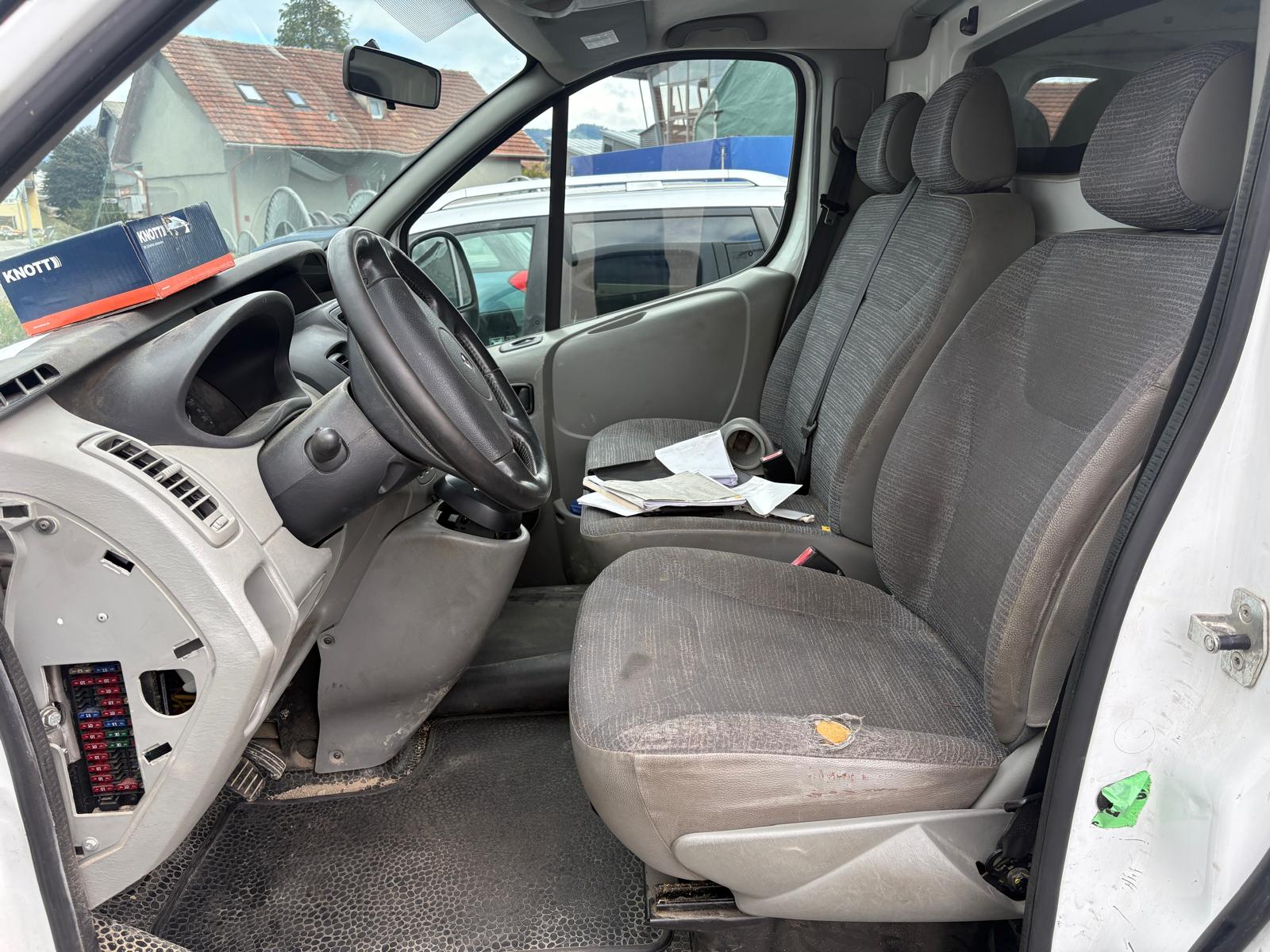 RENAULT Trafic 2.0 dCi 115 A 2.9t L1H1-image-4
