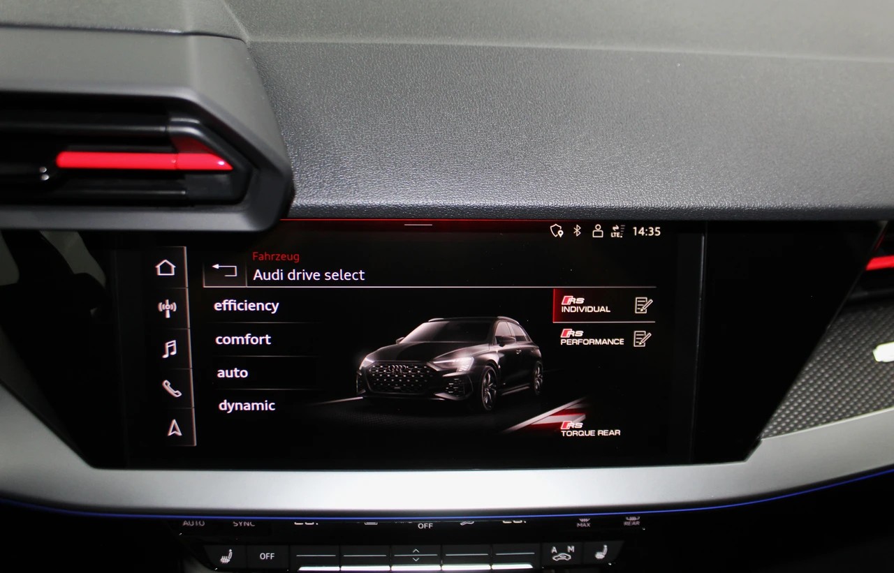 AUDI AUDI RS3 Sportback 2.5 TSI quattro S-tronic RS-Designpaket plus rot / Maxton Kit / CH-Fahrzeug-image-27