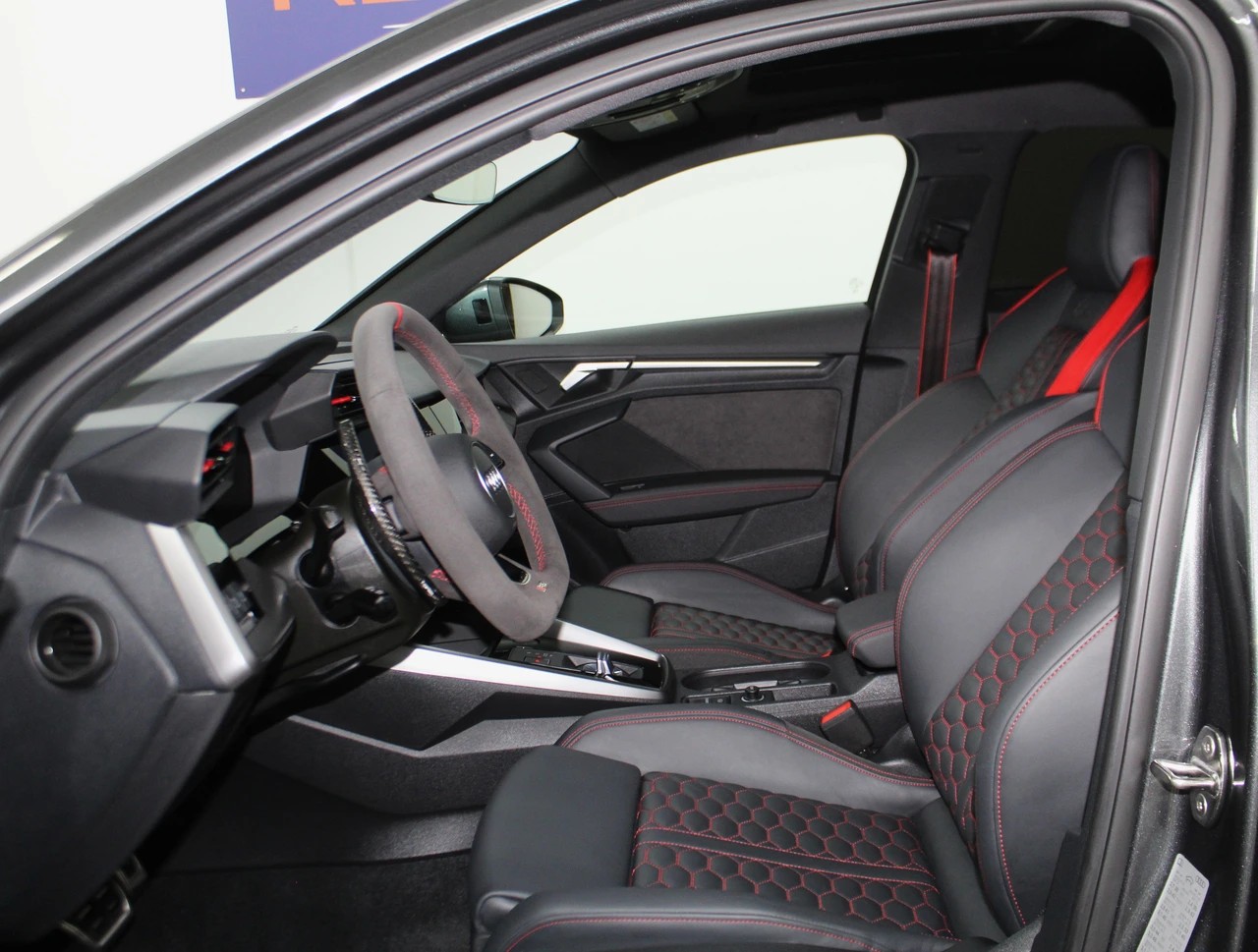 AUDI AUDI RS3 Sportback 2.5 TSI quattro S-tronic RS-Designpaket plus rot / Maxton Kit / CH-Fahrzeug-image-7