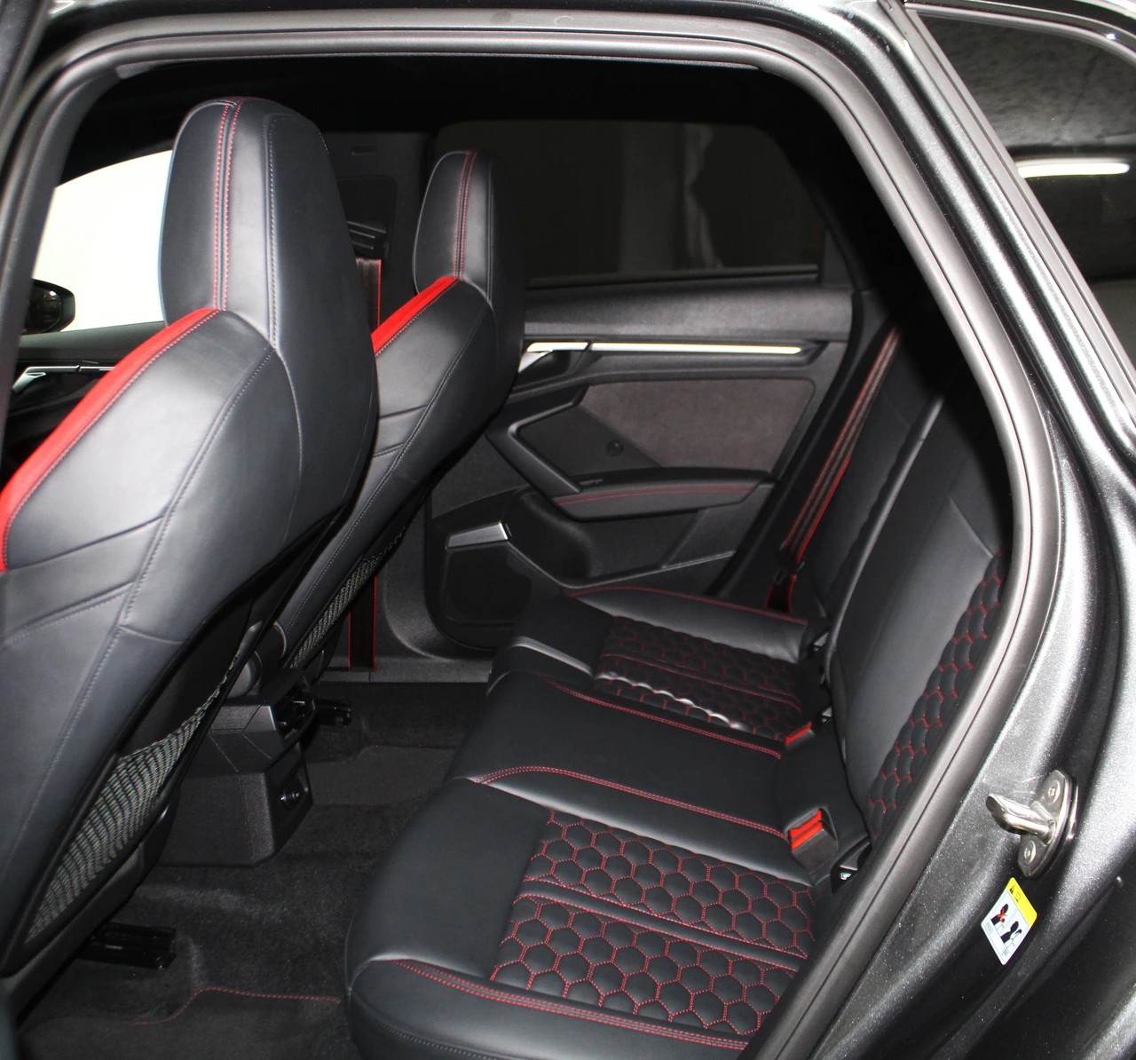 AUDI AUDI RS3 Sportback 2.5 TSI quattro S-tronic RS-Designpaket plus rot / Maxton Kit / CH-Fahrzeug-image-9