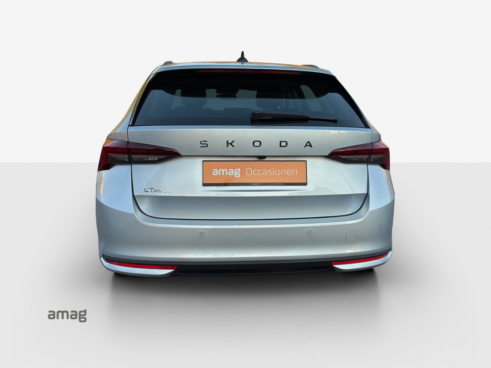 SKODA Octavia Combi 2.0 TDI DSG Selection-showroom-element-3