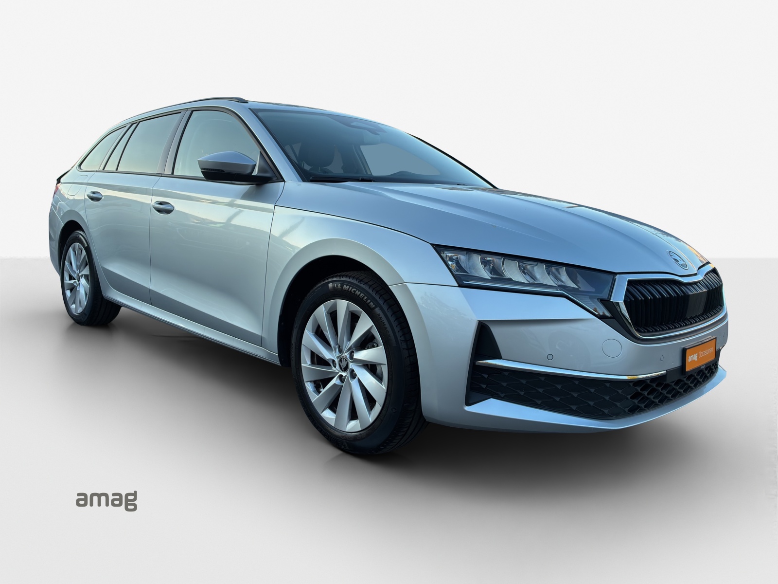 SKODA Octavia Combi 2.0 TDI DSG Selection-image-5