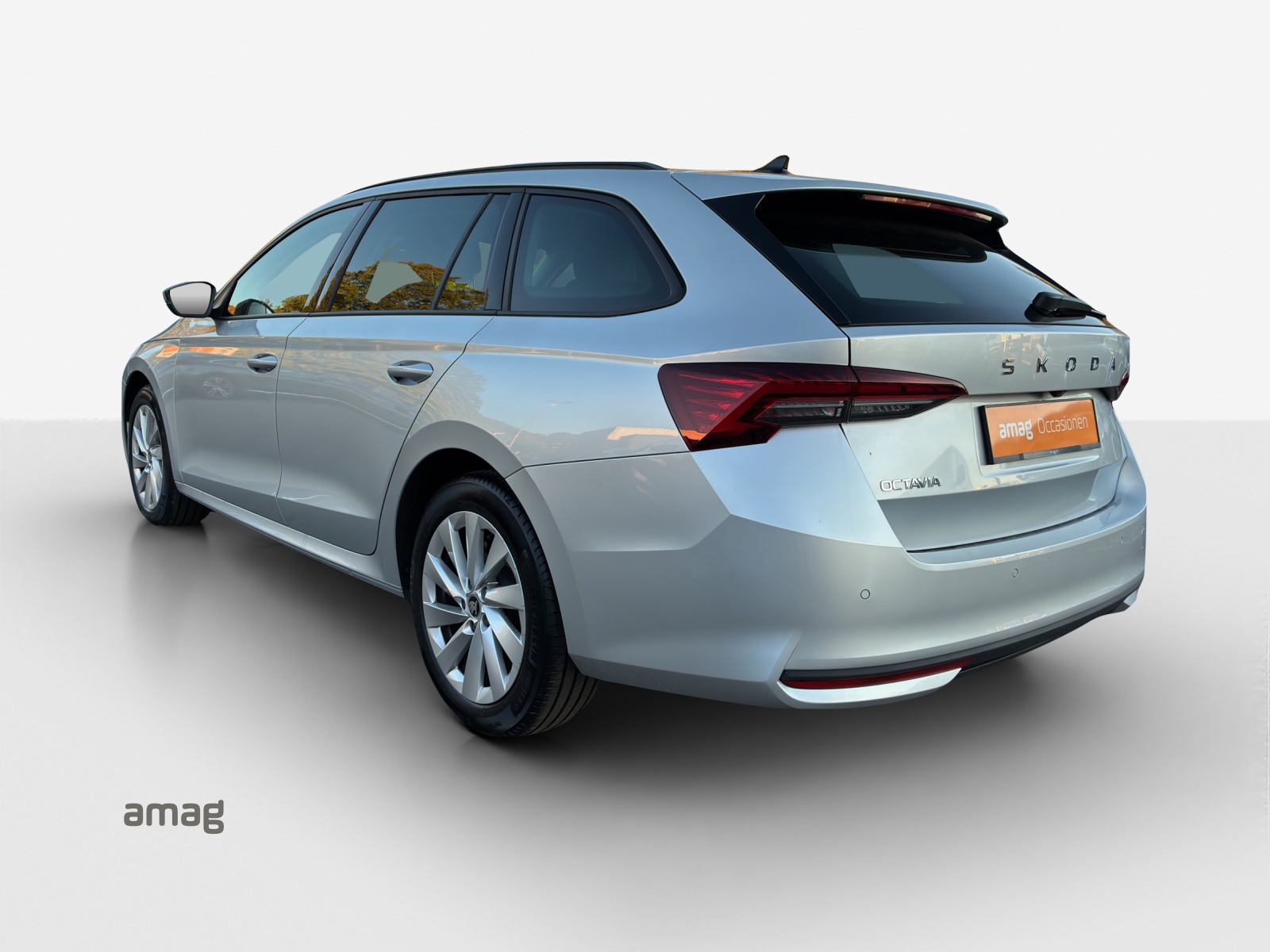 SKODA Octavia Combi 2.0 TDI DSG Selection-image-2