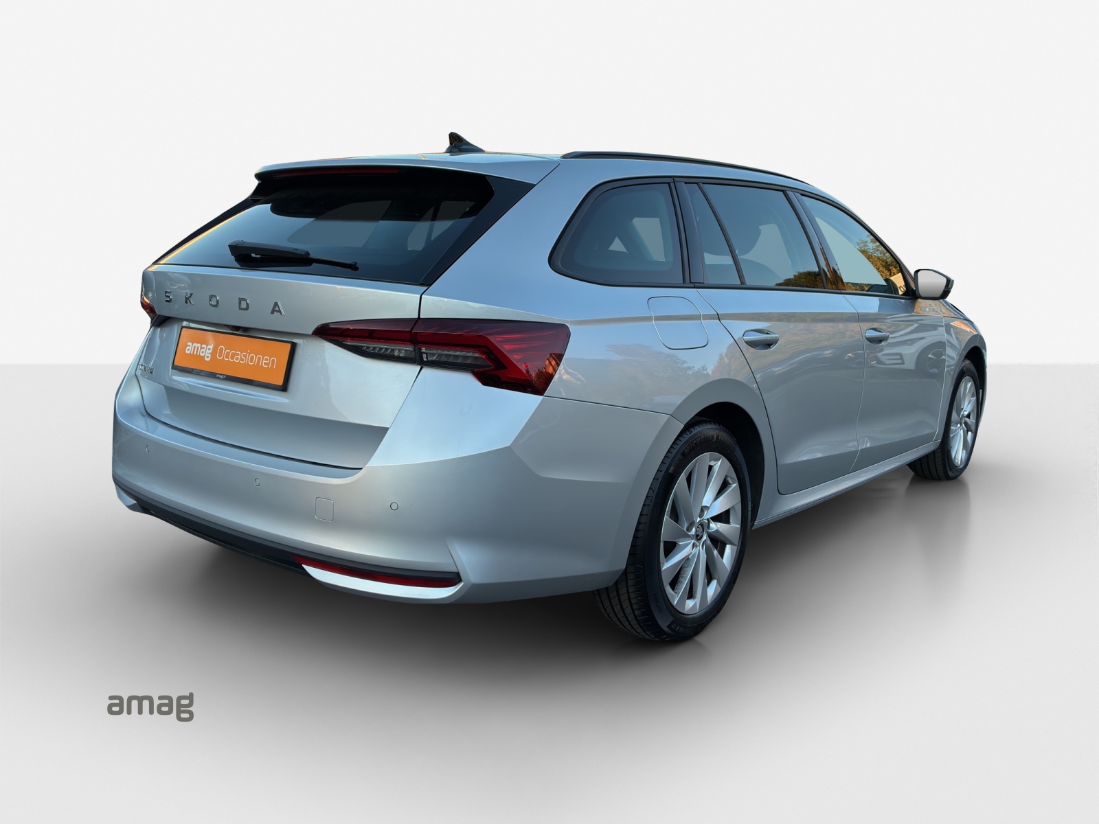 SKODA Octavia Combi 2.0 TDI DSG Selection-image-4